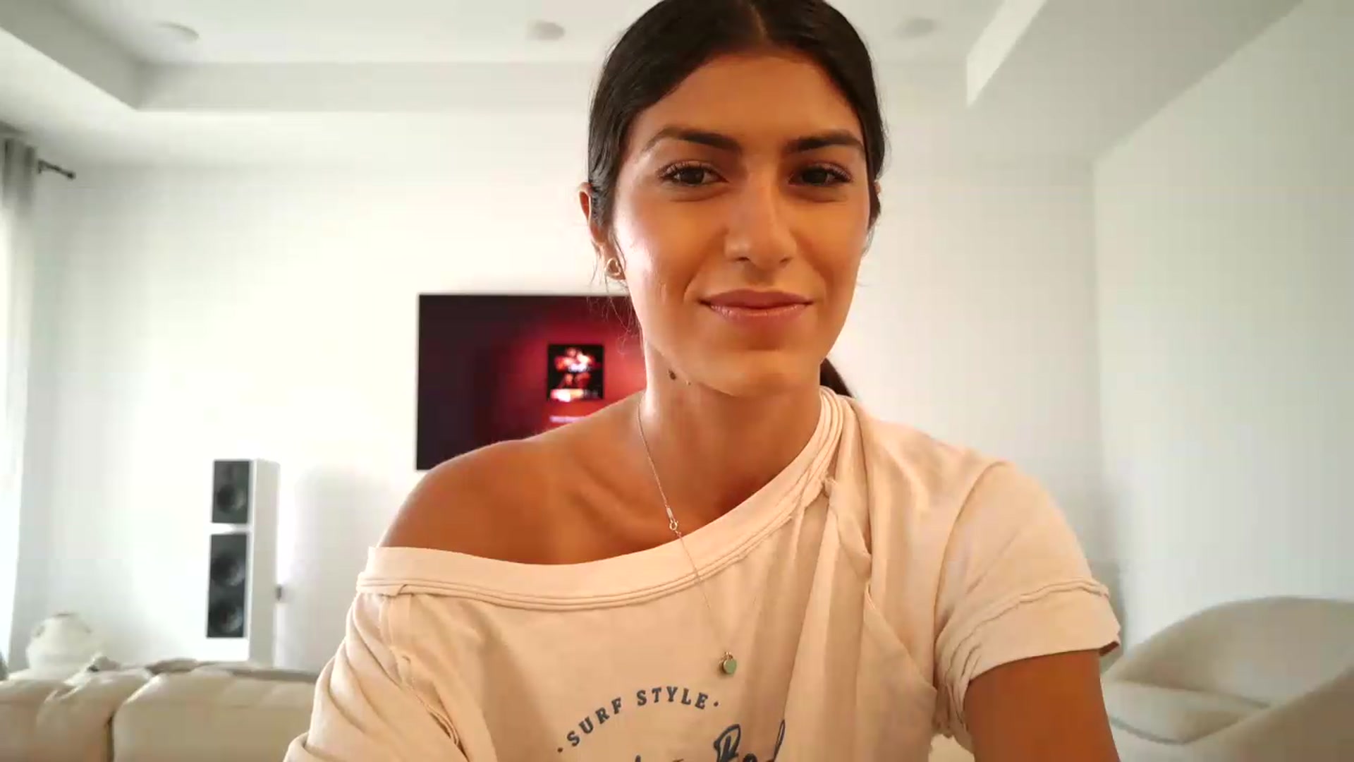 Gallery image thumbnail from MissArmenia's myfreecams stream on, 08/17/2026, 16:04 image 15 of 20