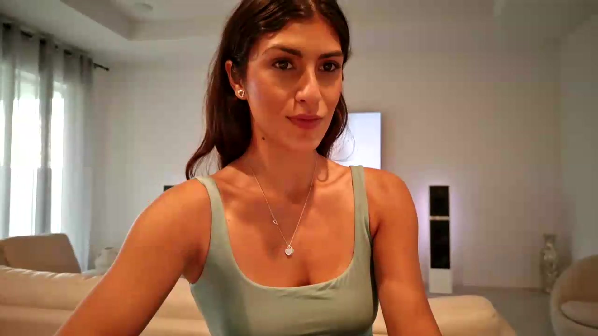 Gallery image thumbnail from MissArmenia's myfreecams stream on, 08/19/2026, 21:43 image 13 of 20
