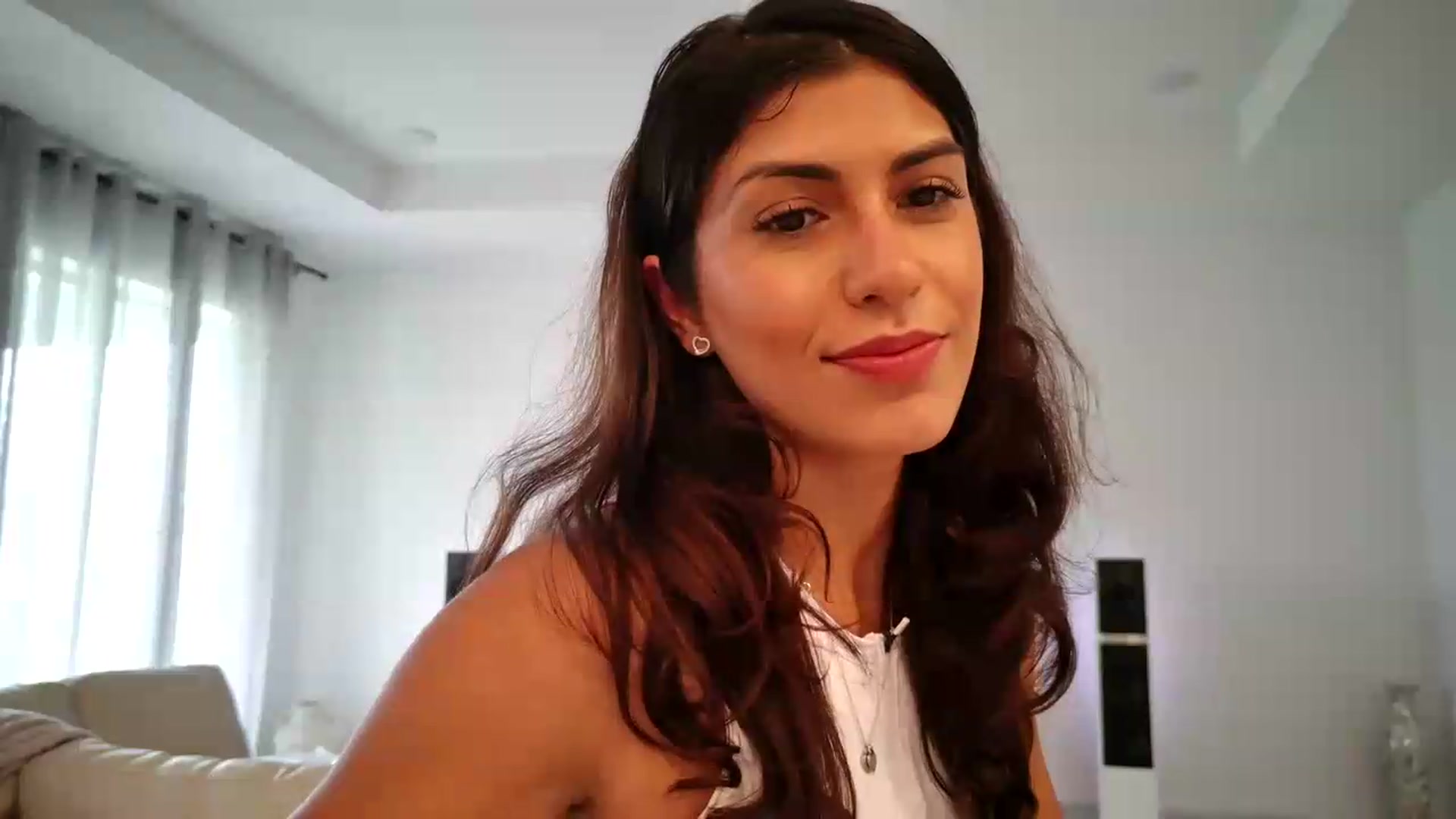 Gallery image thumbnail from MissArmenia's myfreecams stream on, 08/28/2026, 17:49 image 17 of 20