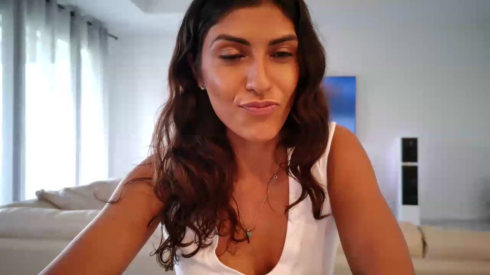 Gallery image thumbnail from MissArmenia's myfreecams stream on, 08/29/2026, 20:56 image 15 of 20