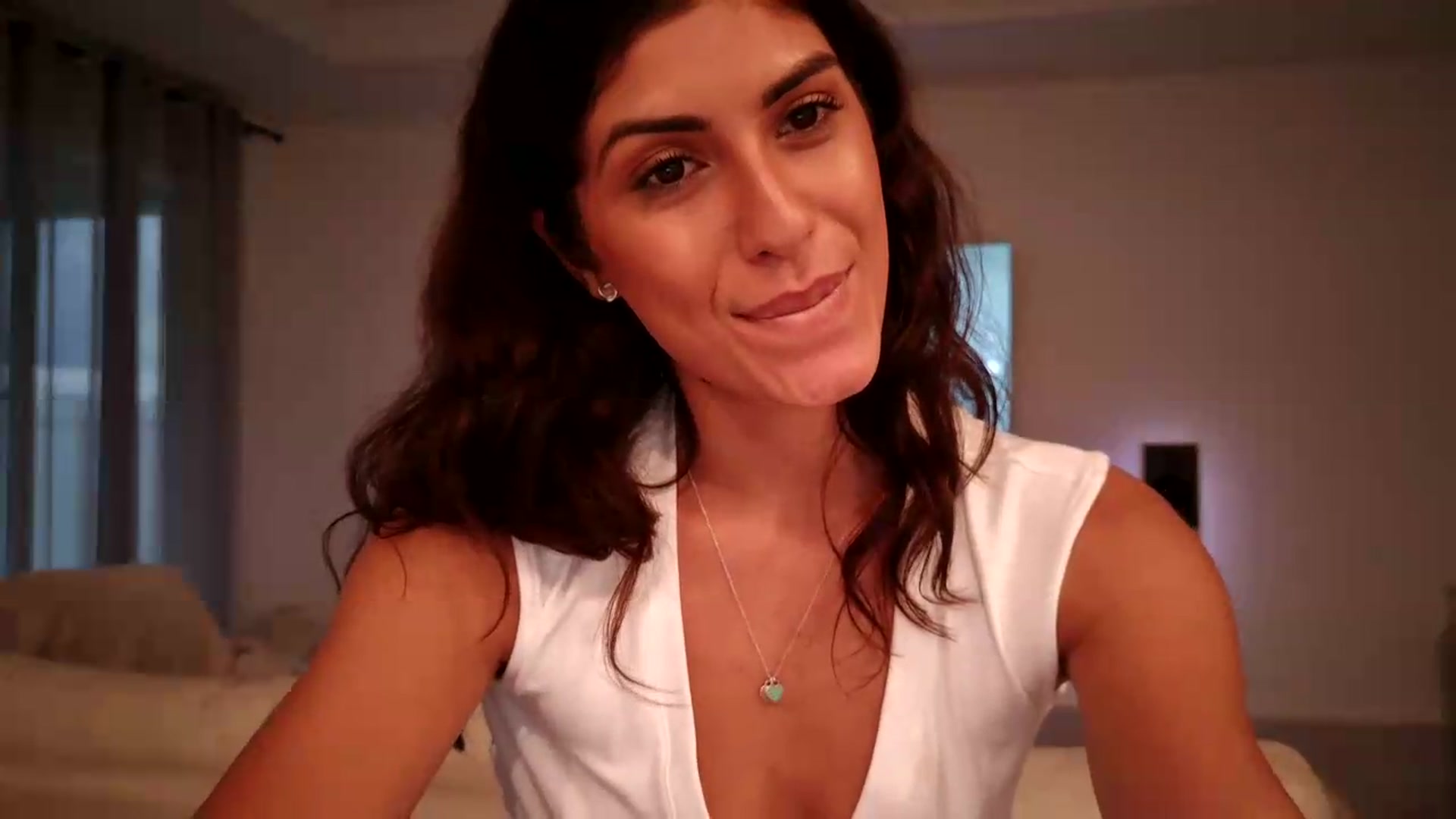 Gallery image thumbnail from MissArmenia's myfreecams stream on, 08/30/2026, 24:03 image 18 of 20
