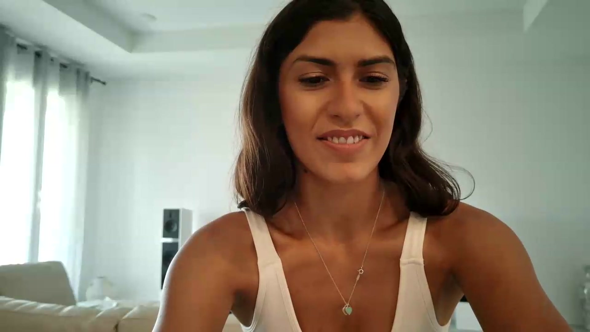 Gallery image thumbnail from MissArmenia's myfreecams stream on, 09/04/2026, 15:16 image 14 of 20