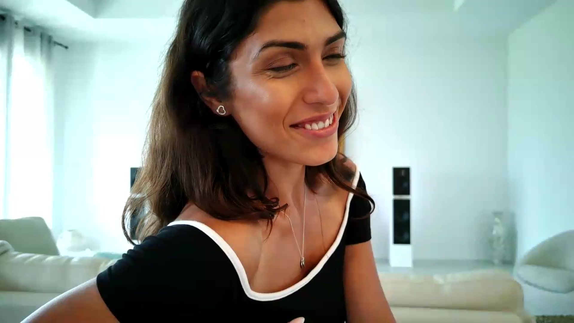 Gallery image thumbnail from MissArmenia's myfreecams stream on, 09/05/2026, 19:27 image 18 of 20