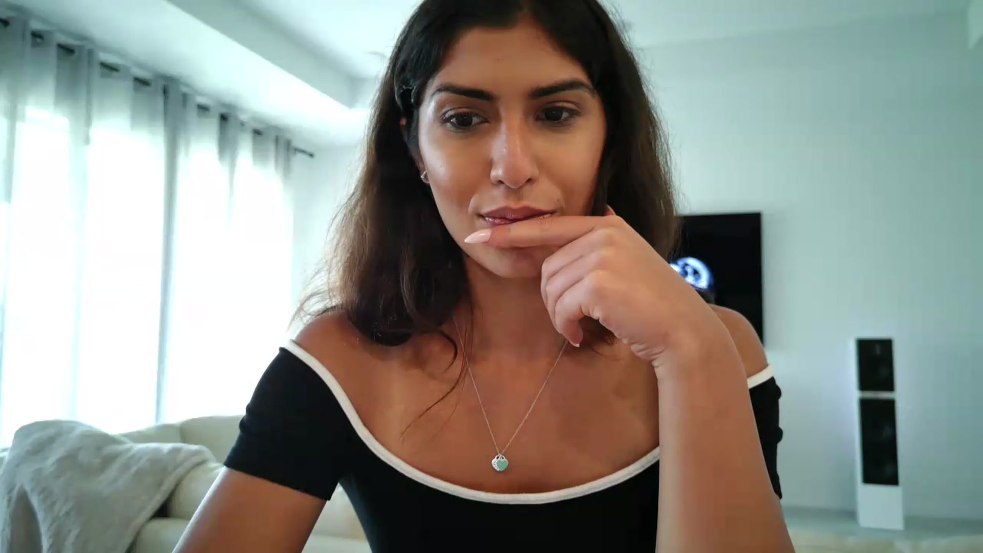 Gallery image thumbnail from MissArmenia's myfreecams stream on, 09/05/2026, 19:27 image 10 of 20