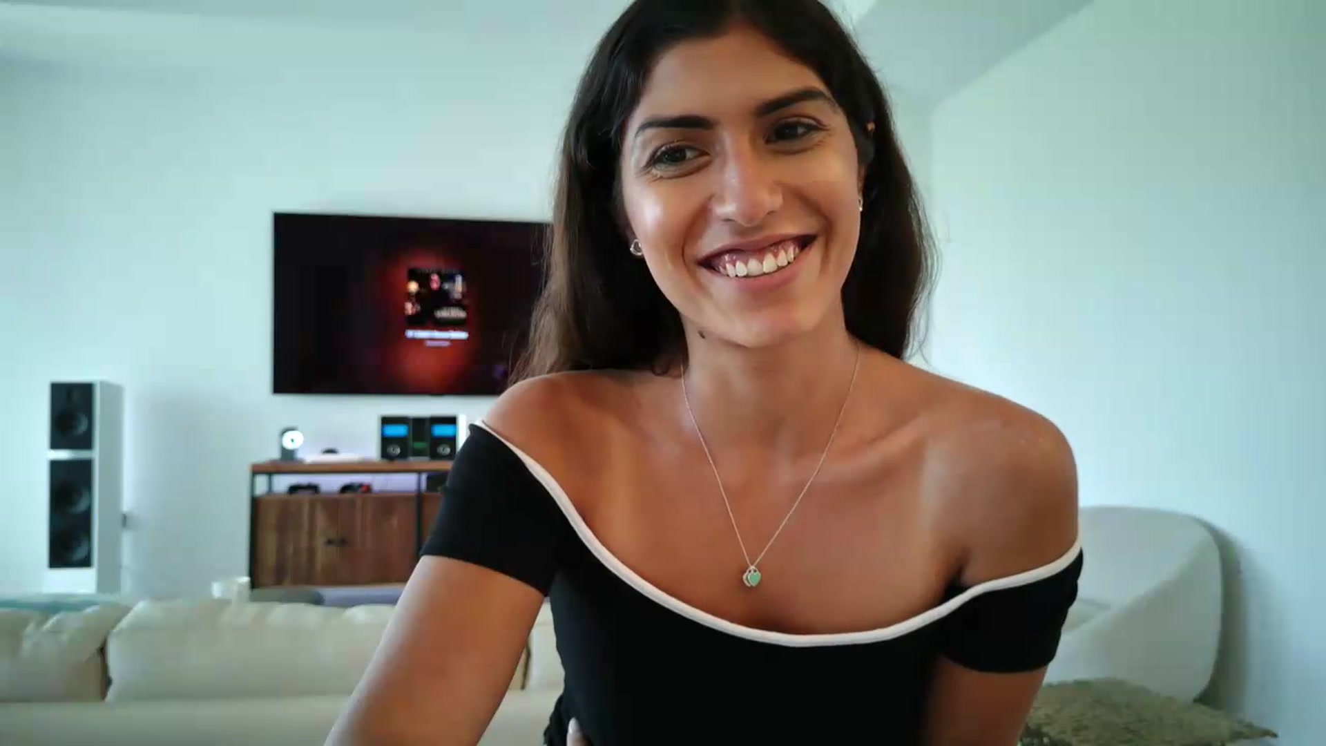 Gallery image thumbnail from MissArmenia's myfreecams stream on, 09/05/2026, 19:27 image 2 of 20