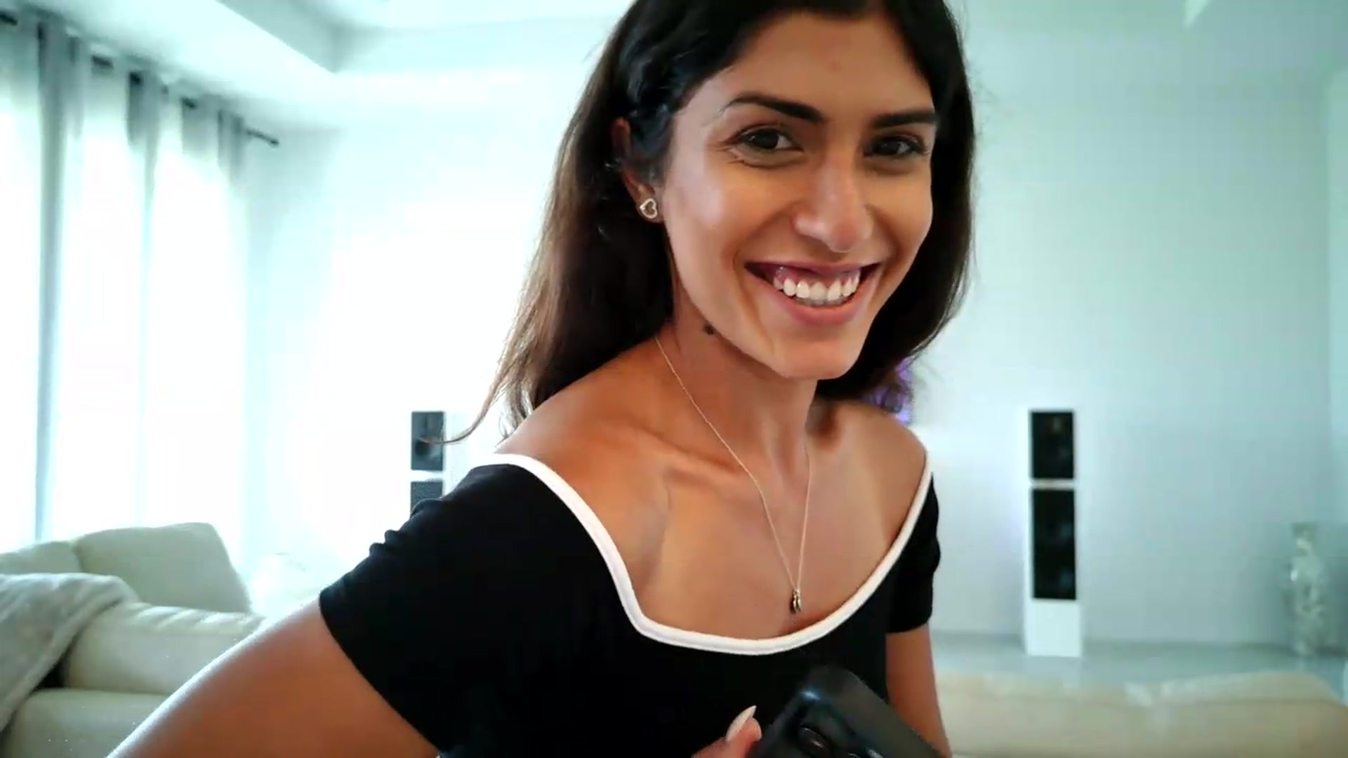 Gallery image thumbnail from MissArmenia's myfreecams stream on, 09/05/2026, 19:27 image 19 of 20