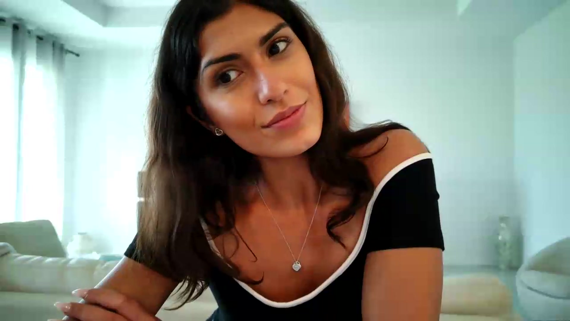 Gallery image thumbnail from MissArmenia's myfreecams stream on, 09/05/2026, 21:36 image 6 of 20