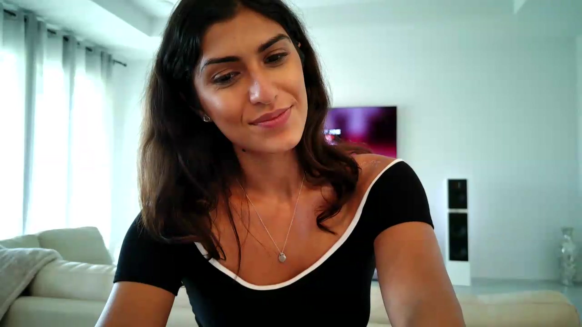 Gallery image thumbnail from MissArmenia's myfreecams stream on, 09/05/2026, 21:36 image 7 of 20