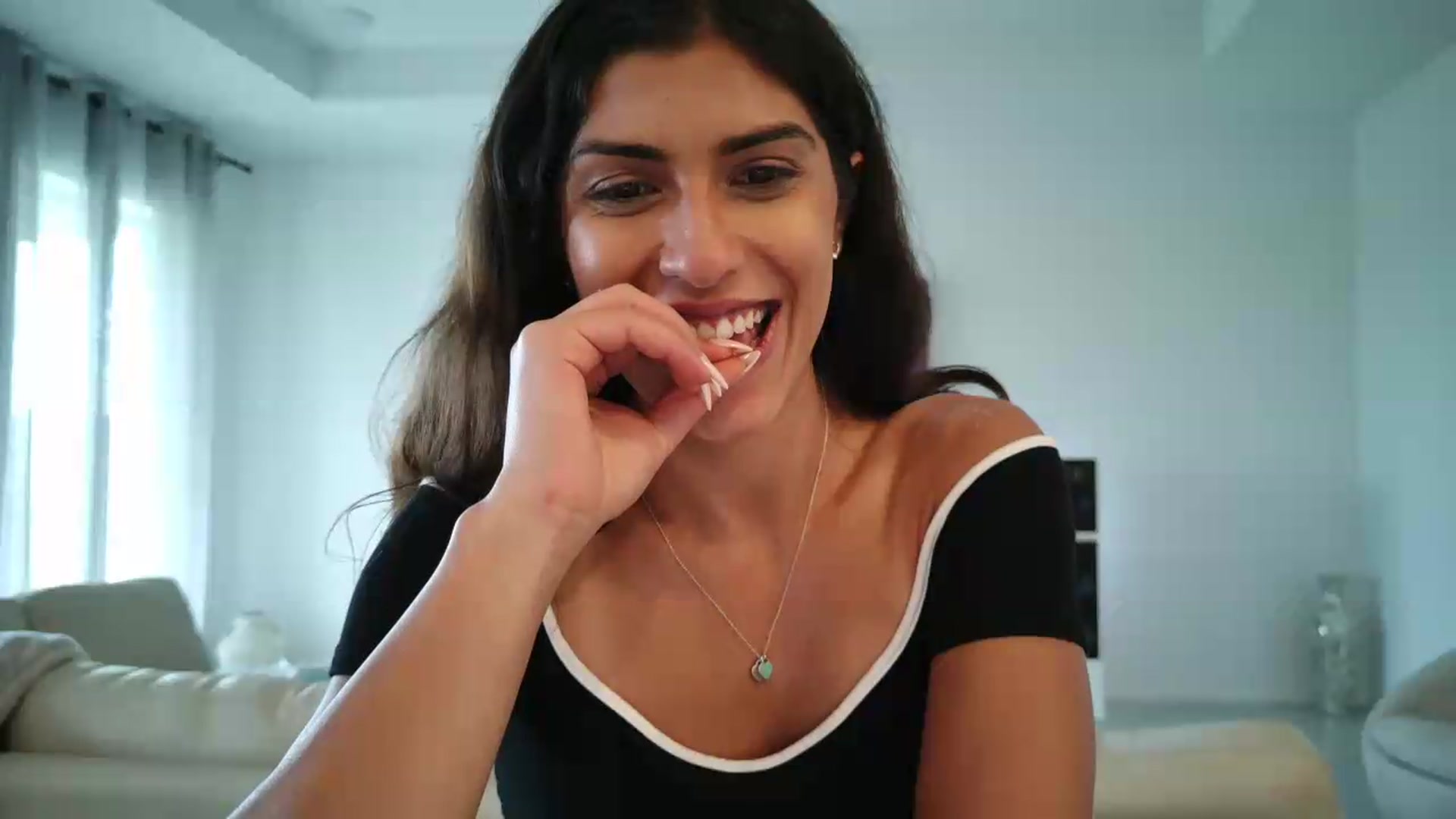 Gallery image thumbnail from MissArmenia's myfreecams stream on, 09/05/2026, 21:36 image 10 of 20