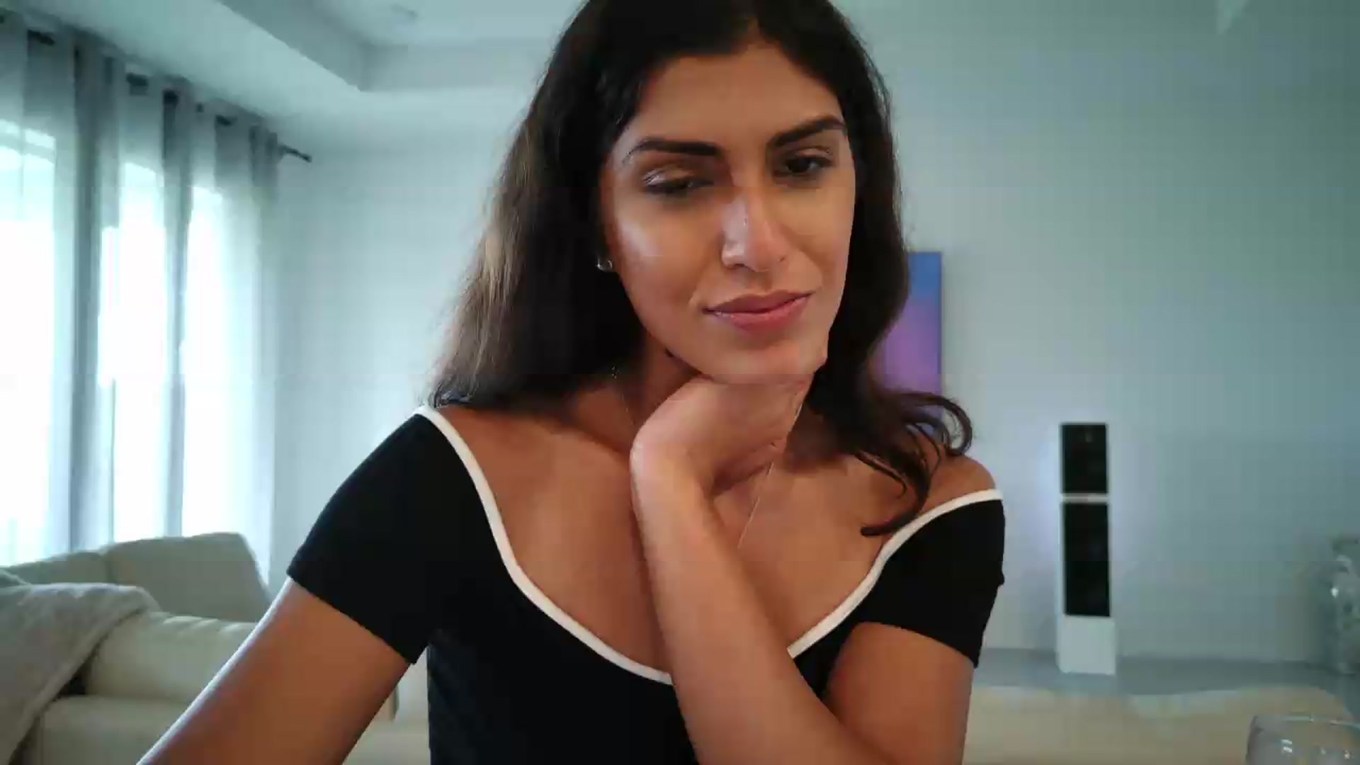 Gallery image thumbnail from MissArmenia's myfreecams stream on, 09/05/2026, 21:36 image 12 of 20