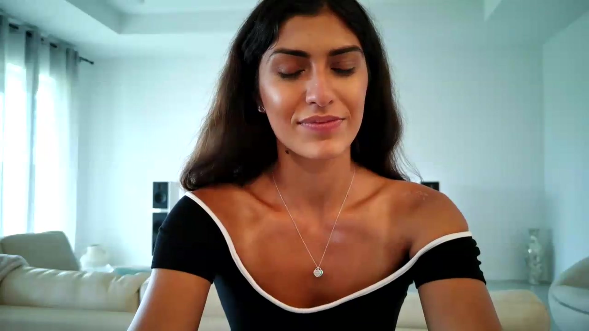 Gallery image thumbnail from MissArmenia's myfreecams stream on, 09/05/2026, 21:36 image 3 of 20