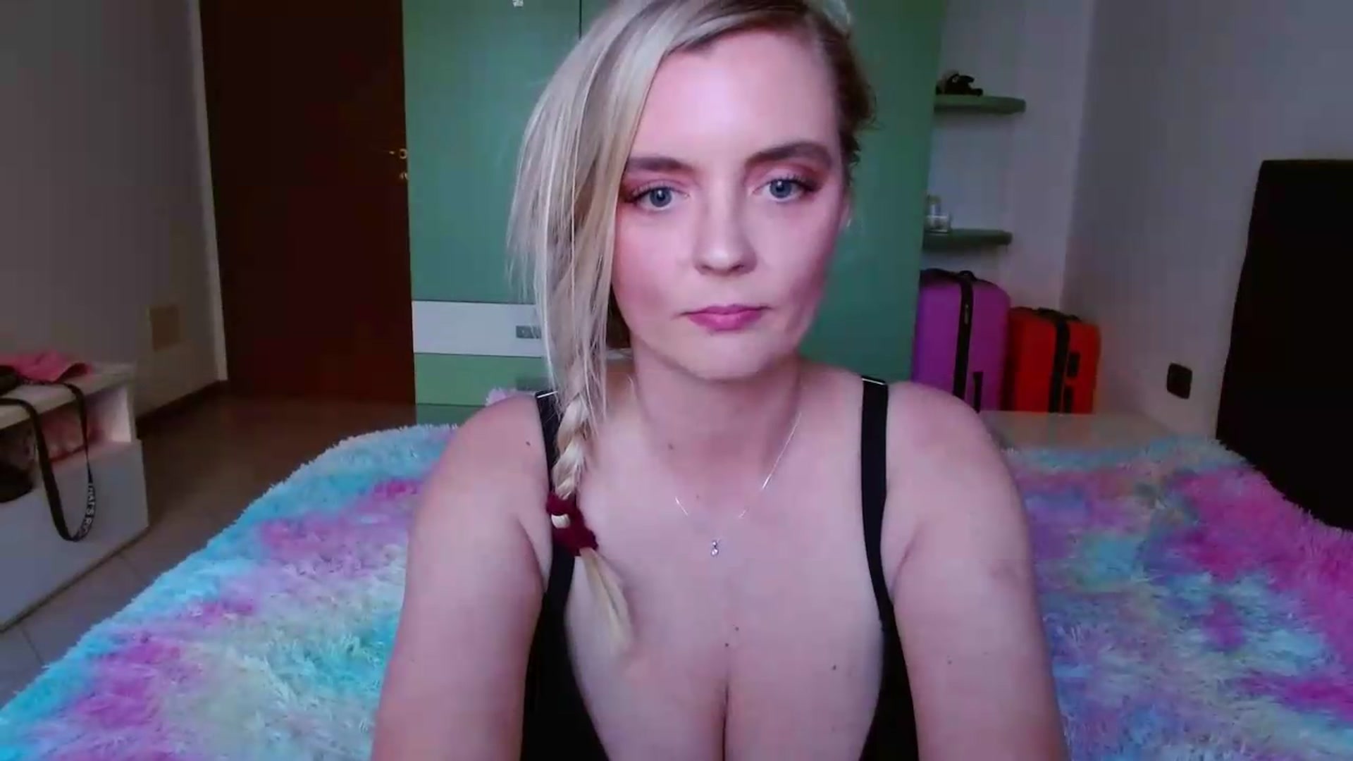 Gallery image thumbnail from MissAura's myfreecams stream on, 05/13/2026, 17:50 image 8 of 20