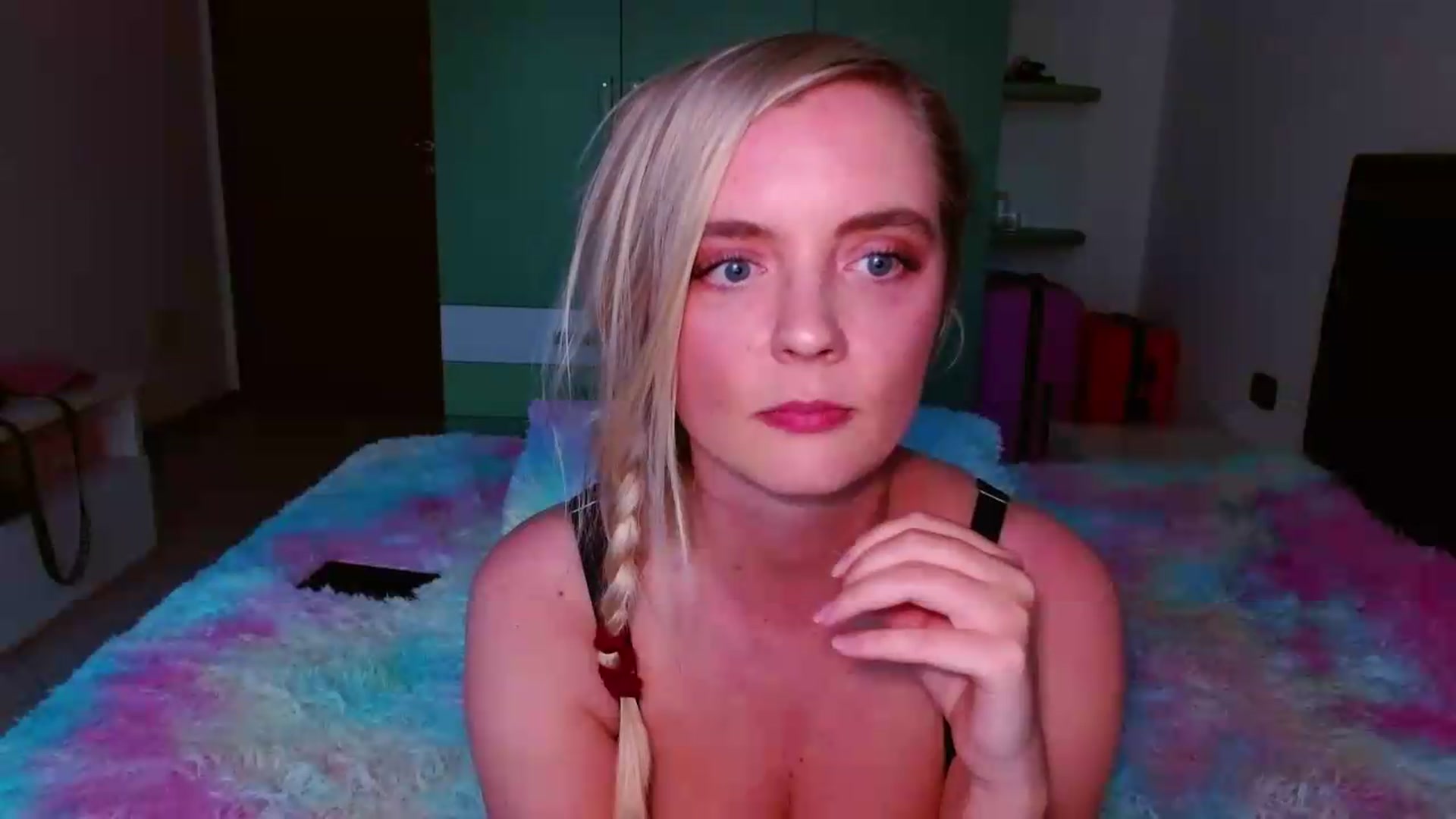 Gallery image thumbnail from MissAura's myfreecams stream on, 05/13/2026, 18:23 image 13 of 20