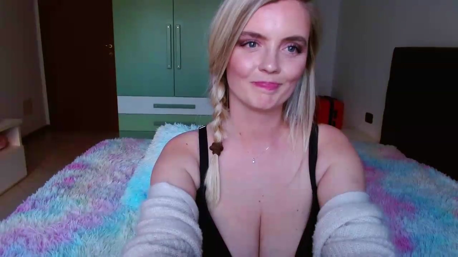 Gallery image thumbnail from MissAura's myfreecams stream on, 05/16/2026, 17:49 image 19 of 20