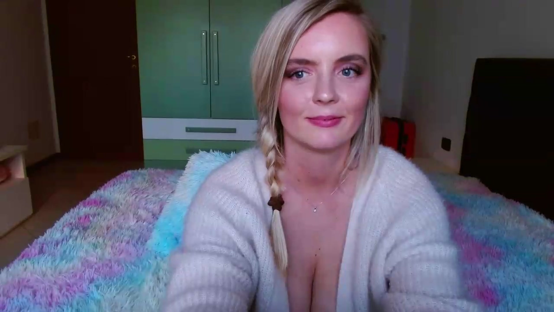 Gallery image thumbnail from MissAura's myfreecams stream on, 05/16/2026, 17:49 image 17 of 20