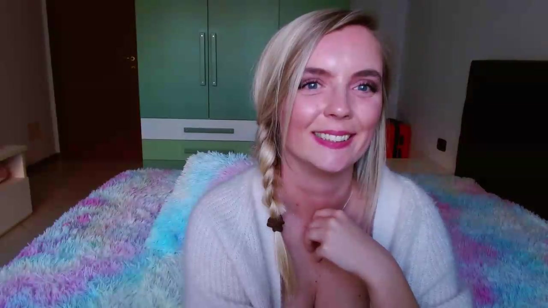 Gallery image thumbnail from MissAura's myfreecams stream on, 05/16/2026, 17:49 image 11 of 20