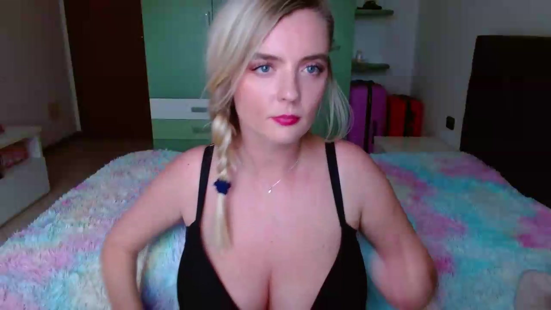 Gallery image thumbnail from MissAura's myfreecams stream on, 05/17/2026, 17:13 image 19 of 20