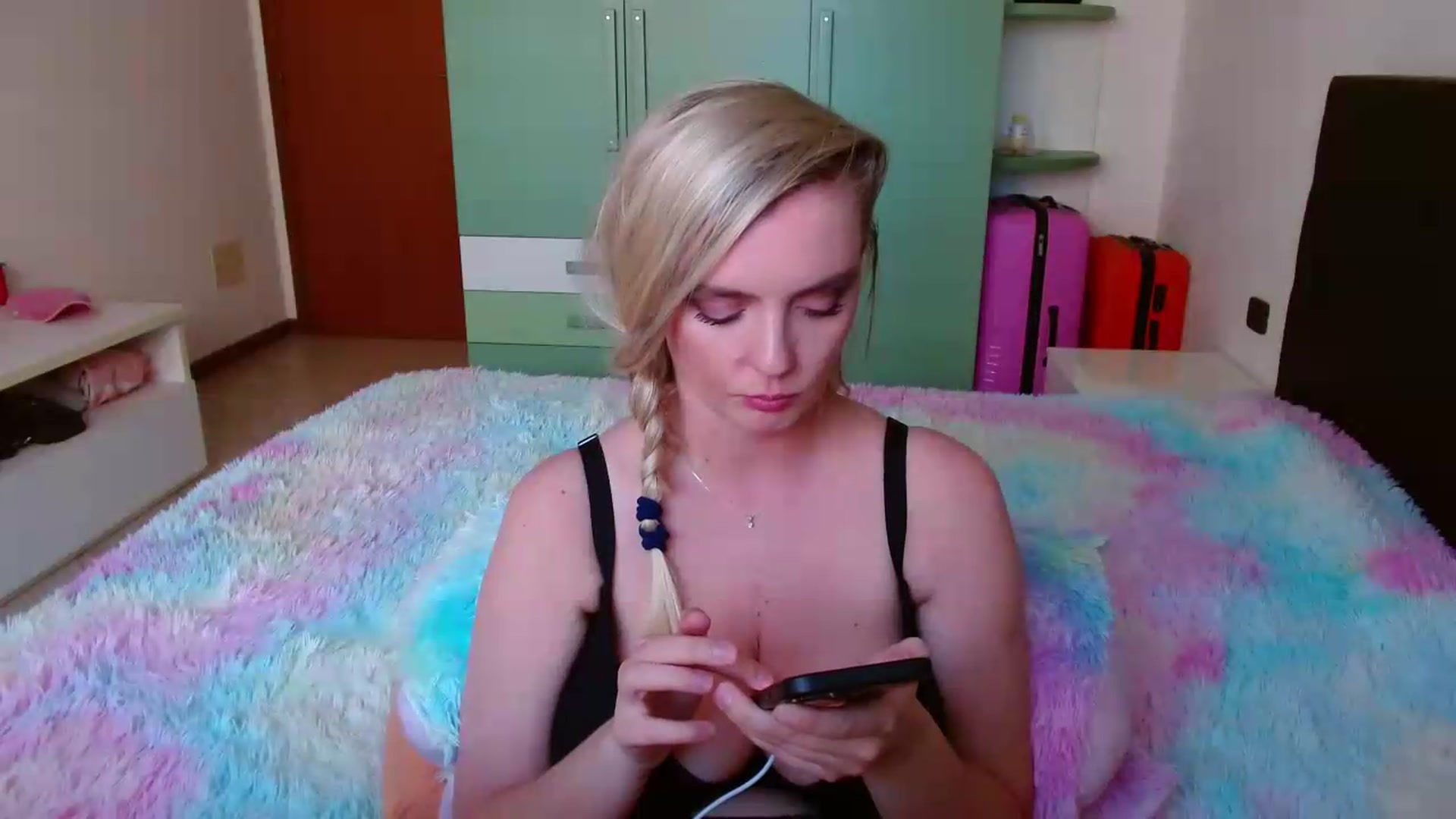 Gallery image thumbnail from MissAura's myfreecams stream on, 05/18/2026, 16:09 image 6 of 20