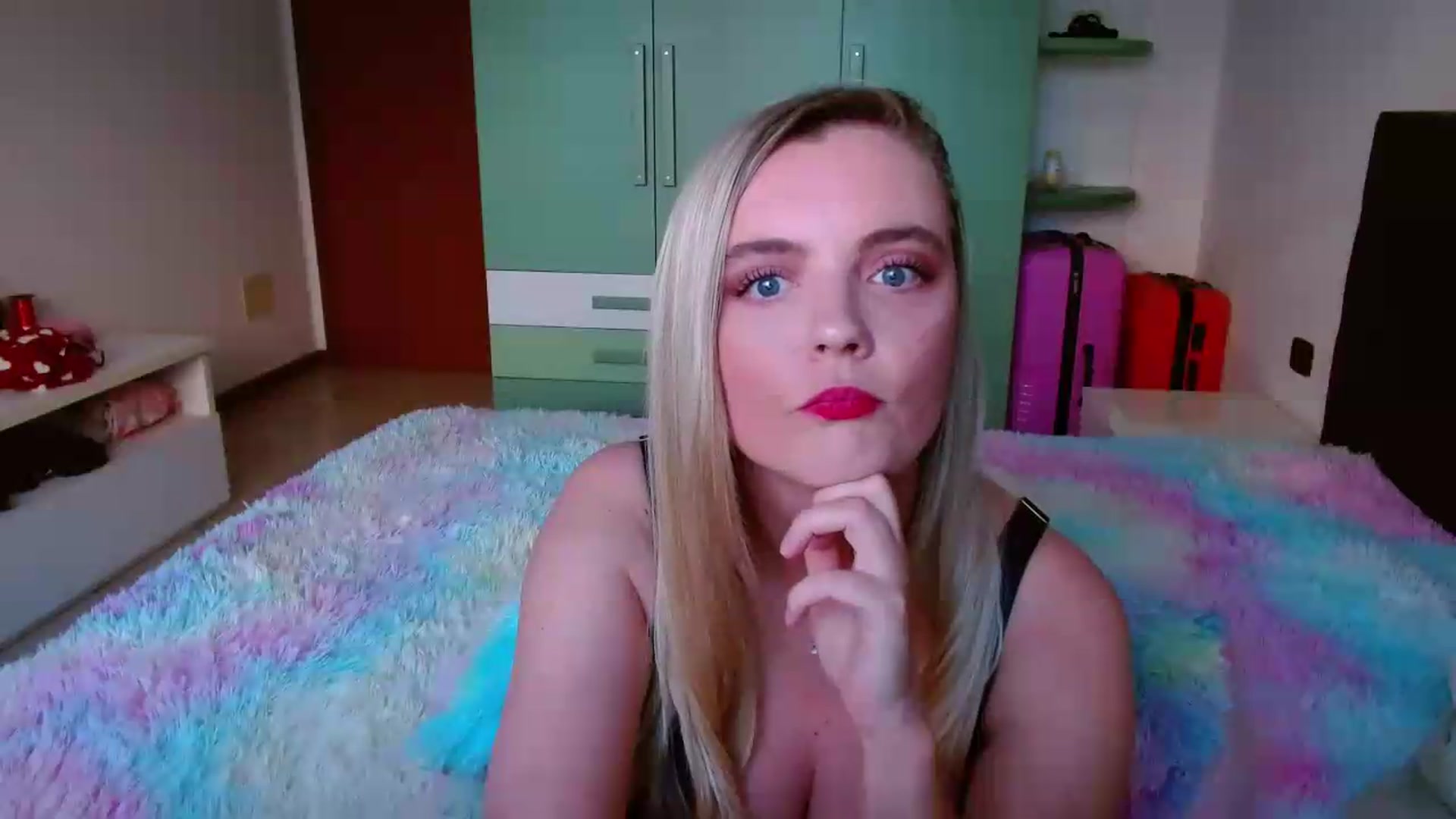 Gallery image thumbnail from MissAura's myfreecams stream on, 05/20/2026, 17:05 image 8 of 20