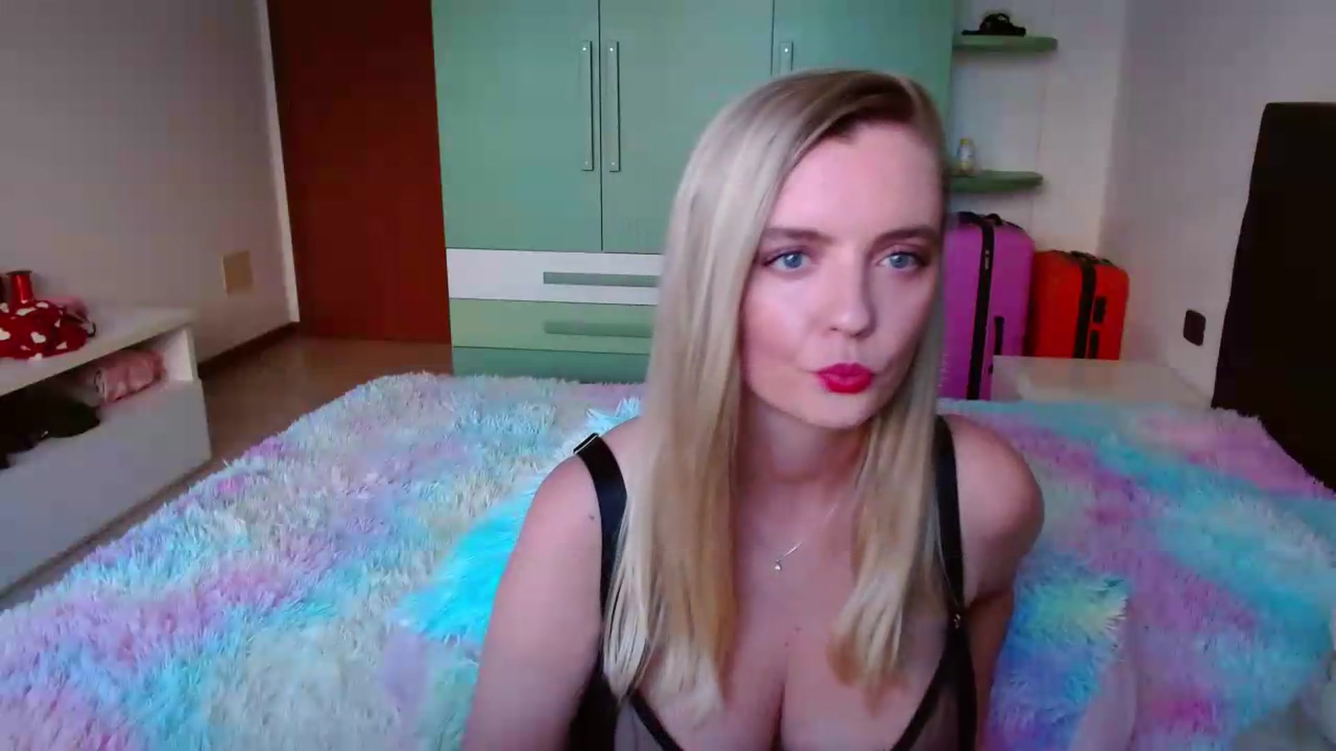 Gallery image thumbnail from MissAura's myfreecams stream on, 05/20/2026, 17:05 image 7 of 20