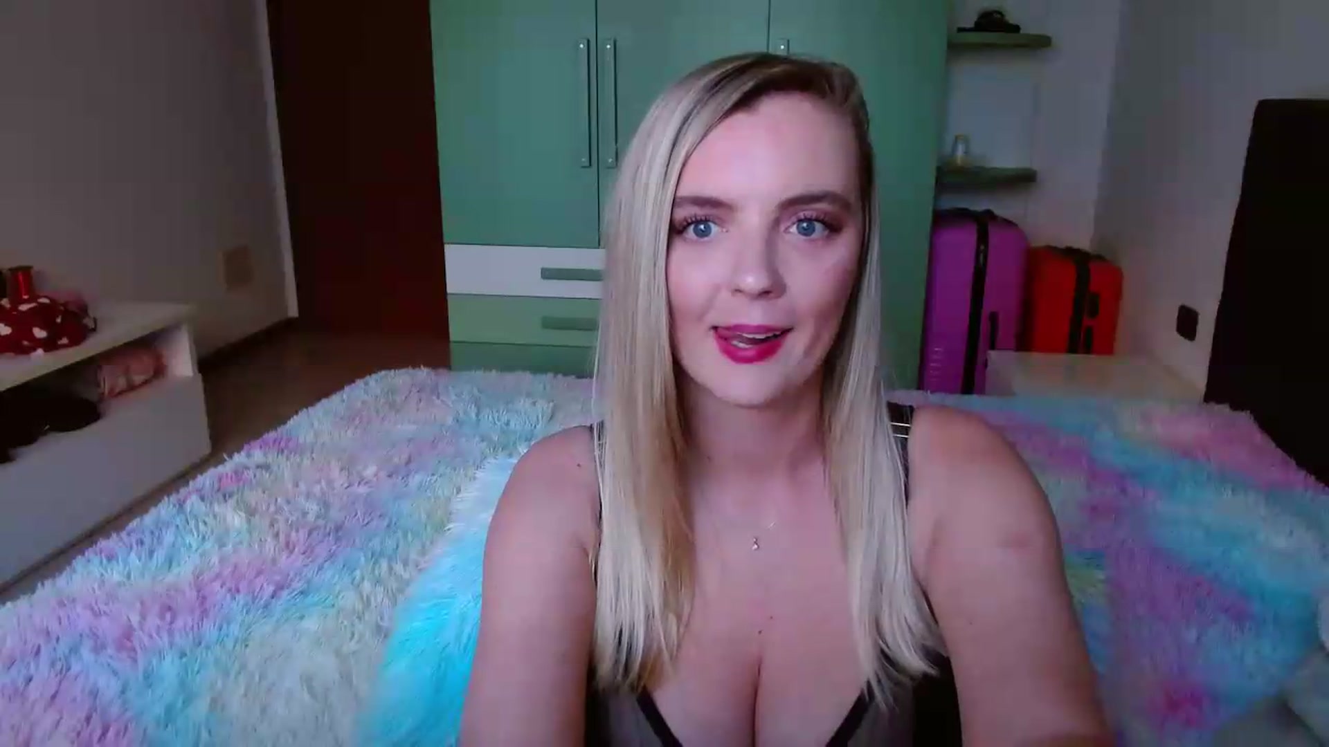 Gallery image thumbnail from MissAura's myfreecams stream on, 05/20/2026, 17:38 image 19 of 20