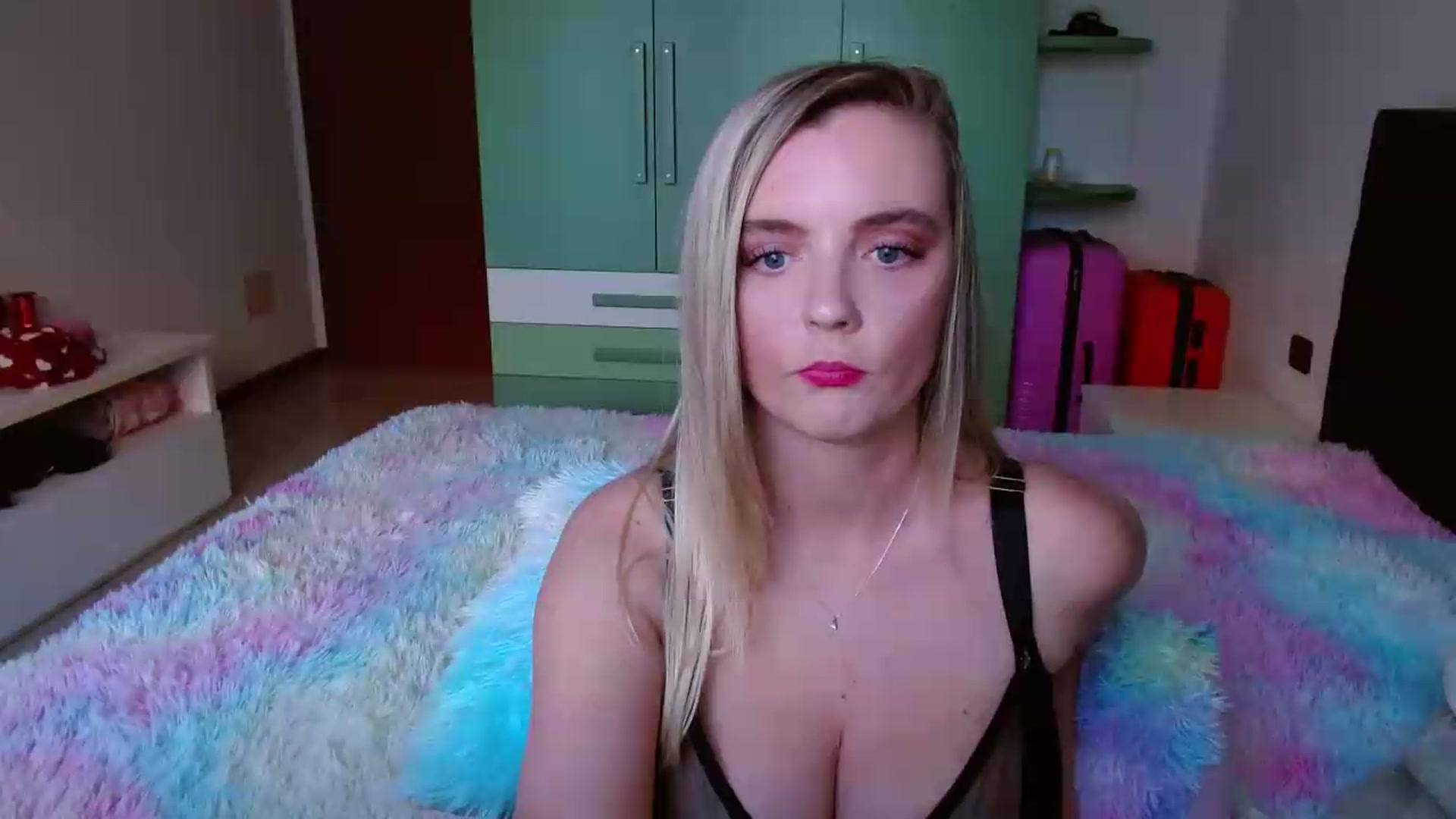 Gallery image thumbnail from MissAura's myfreecams stream on, 05/20/2026, 17:38 image 16 of 20