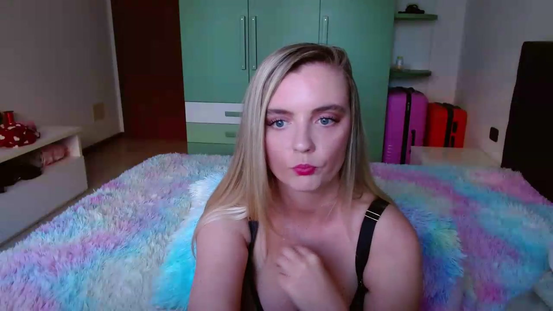 Gallery image thumbnail from MissAura's myfreecams stream on, 05/20/2026, 17:38 image 12 of 20