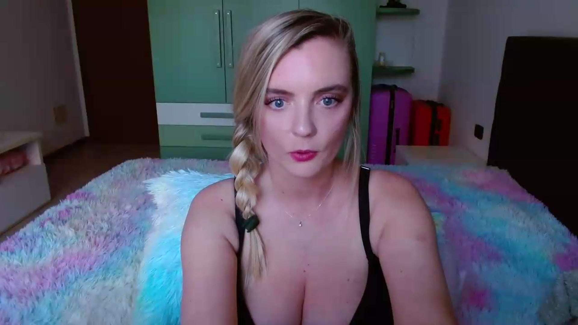 Gallery image thumbnail from MissAura's myfreecams stream on, 05/20/2026, 18:15 image 7 of 20