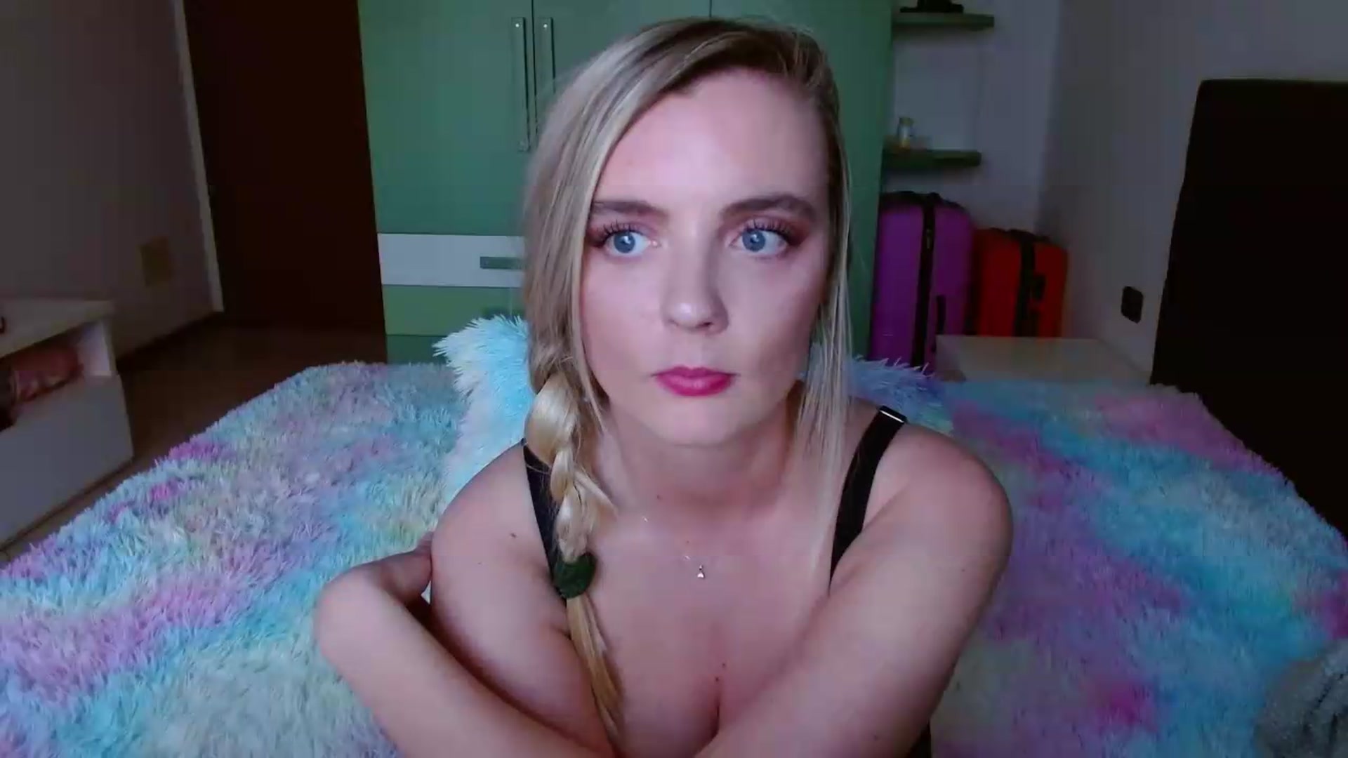Gallery image thumbnail from MissAura's myfreecams stream on, 05/20/2026, 18:15 image 13 of 20