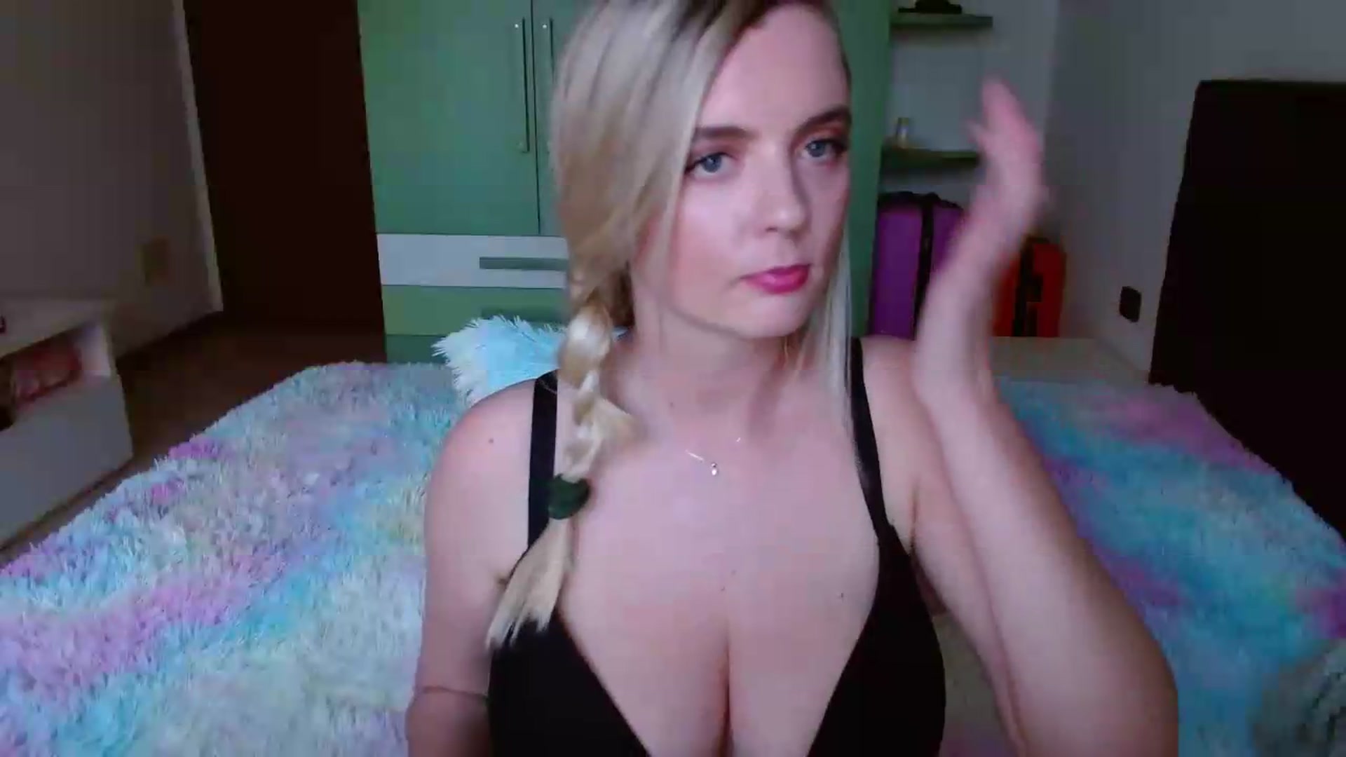 Gallery image thumbnail from MissAura's myfreecams stream on, 05/20/2026, 18:15 image 15 of 20