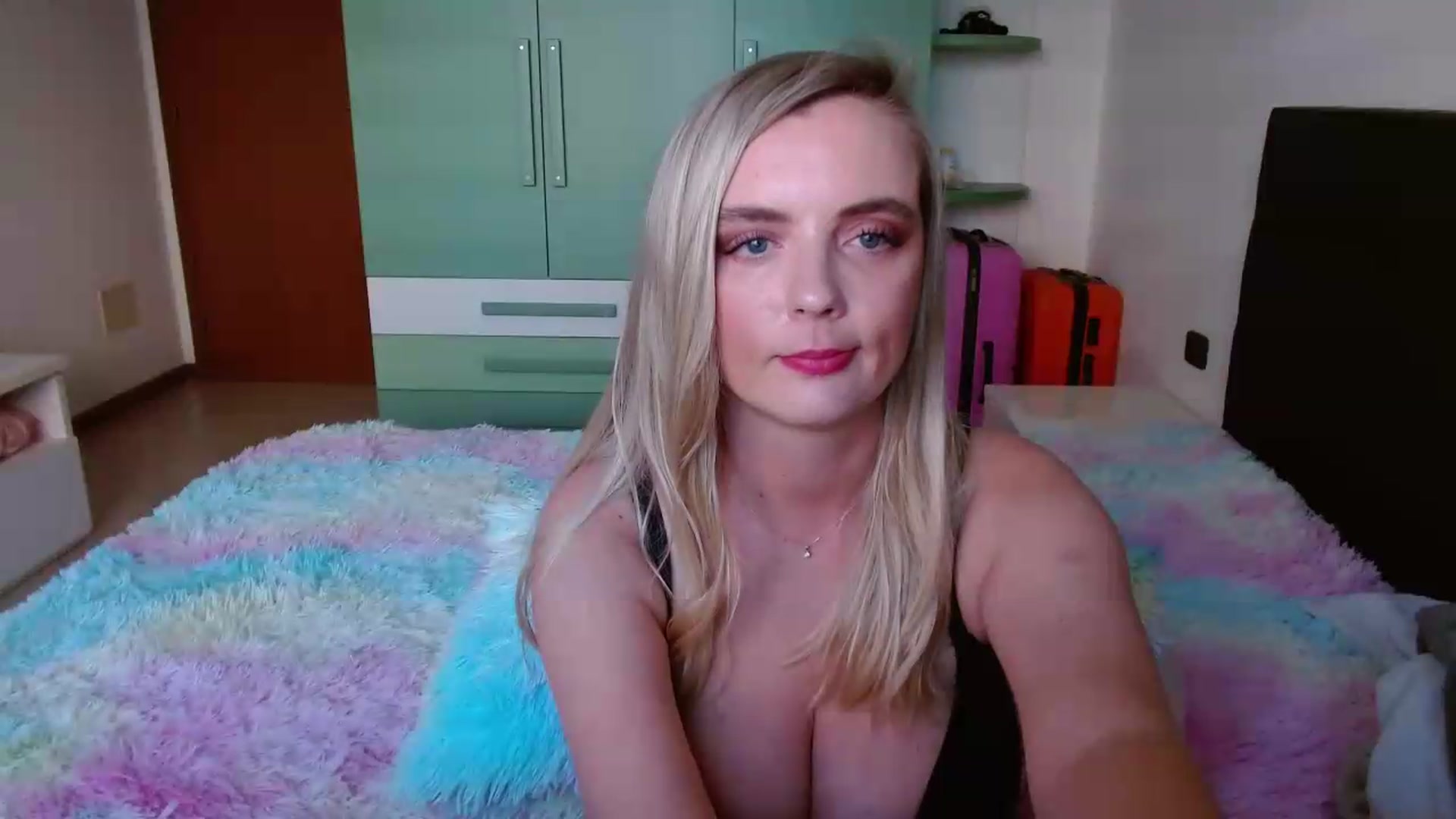 Gallery image thumbnail from MissAura's myfreecams stream on, 05/23/2026, 16:31 image 19 of 20