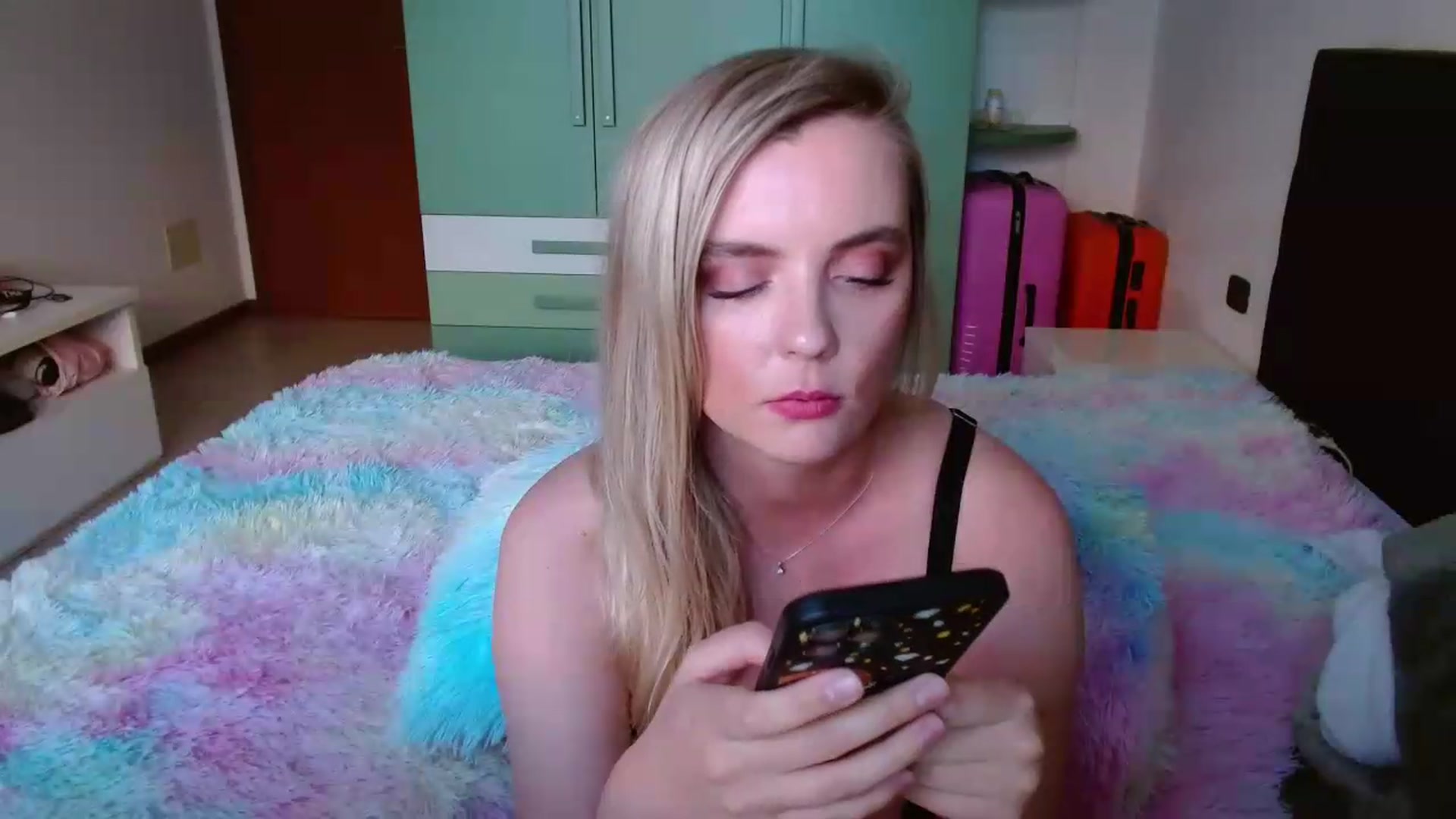 Gallery image thumbnail from MissAura's myfreecams stream on, 05/23/2026, 17:07 image 15 of 20