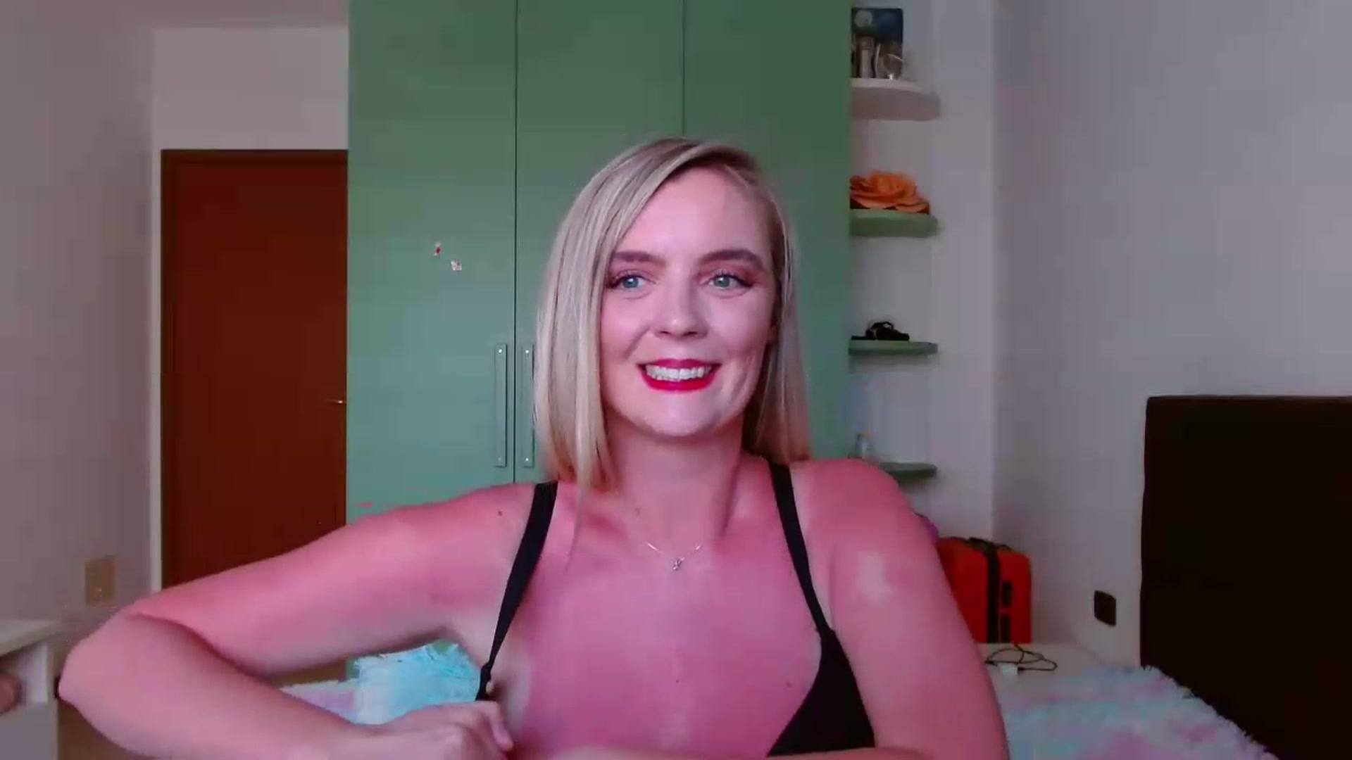 Gallery image thumbnail from MissAura's myfreecams stream on, 05/25/2026, 14:20 image 9 of 20