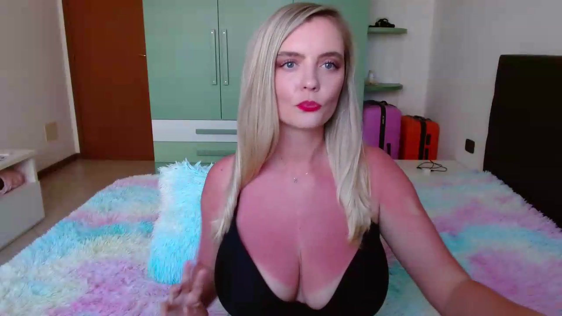Gallery image thumbnail from MissAura's myfreecams stream on, 05/25/2026, 14:20 image 12 of 20
