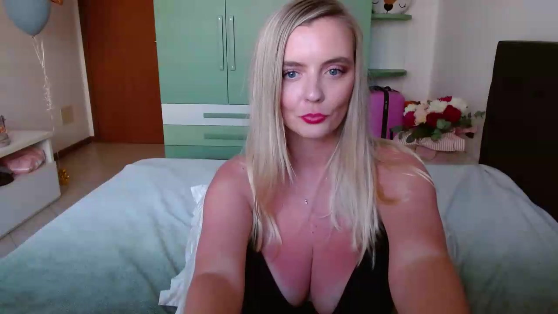 Gallery image thumbnail from MissAura's myfreecams stream on, 05/27/2026, 15:10 image 9 of 20