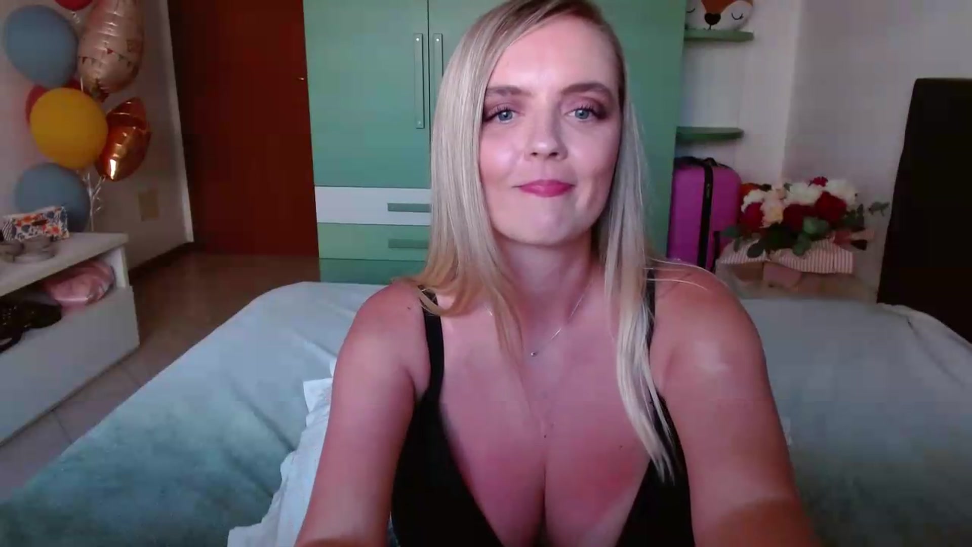 Gallery image thumbnail from MissAura's myfreecams stream on, 05/28/2026, 16:13 image 17 of 20