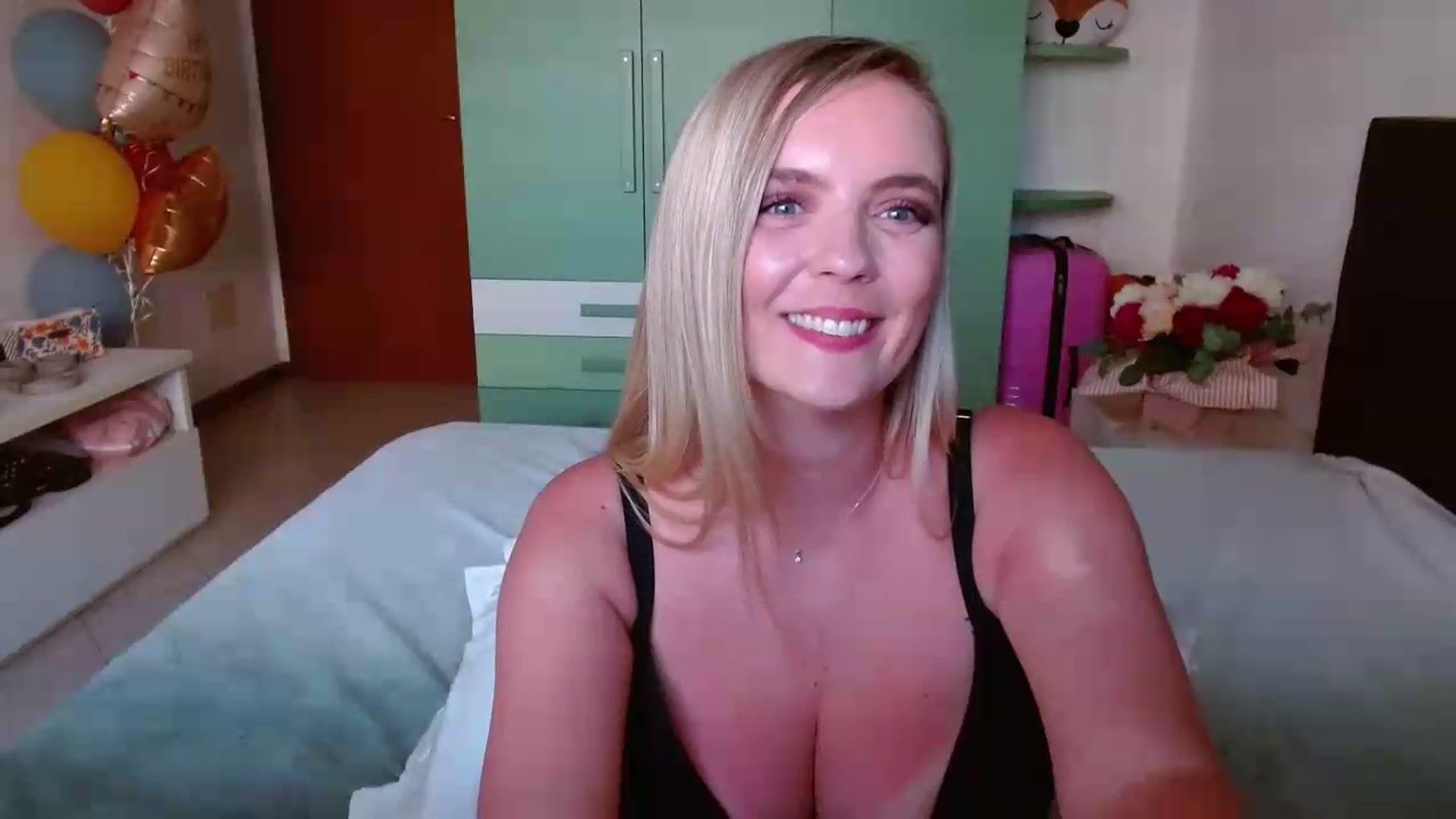 Gallery image thumbnail from MissAura's myfreecams stream on, 05/28/2026, 16:13 image 19 of 20