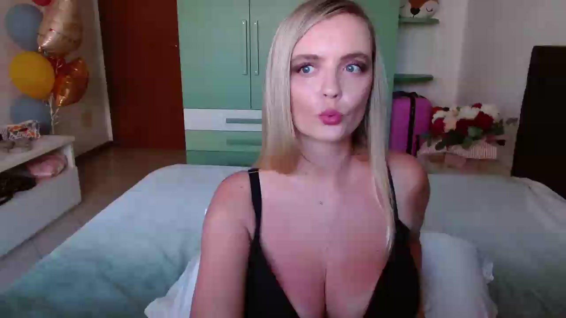 Gallery image thumbnail from MissAura's myfreecams stream on, 05/28/2026, 16:13 image 6 of 20