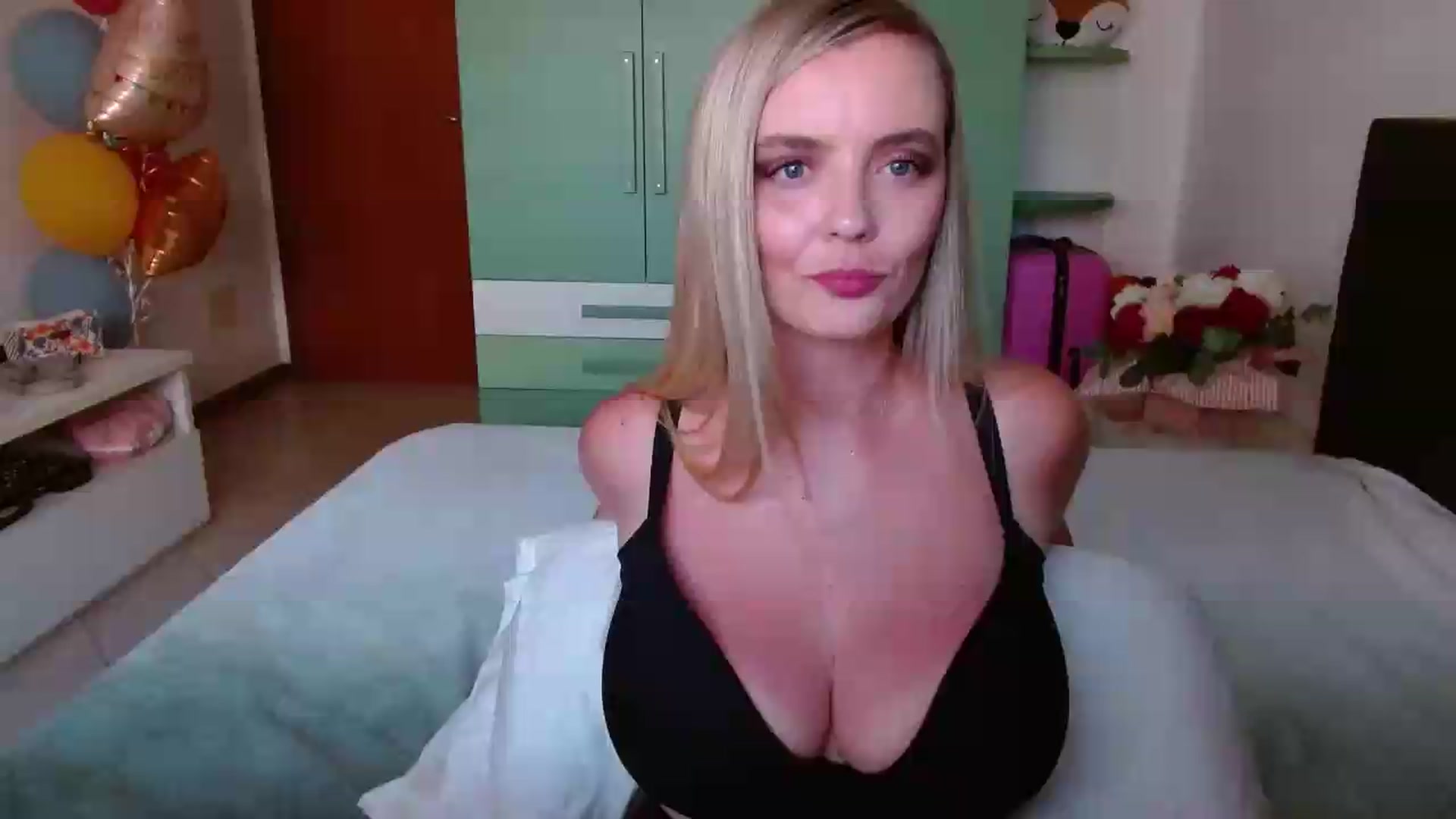 Gallery image thumbnail from MissAura's myfreecams stream on, 05/28/2026, 16:13 image 1 of 20