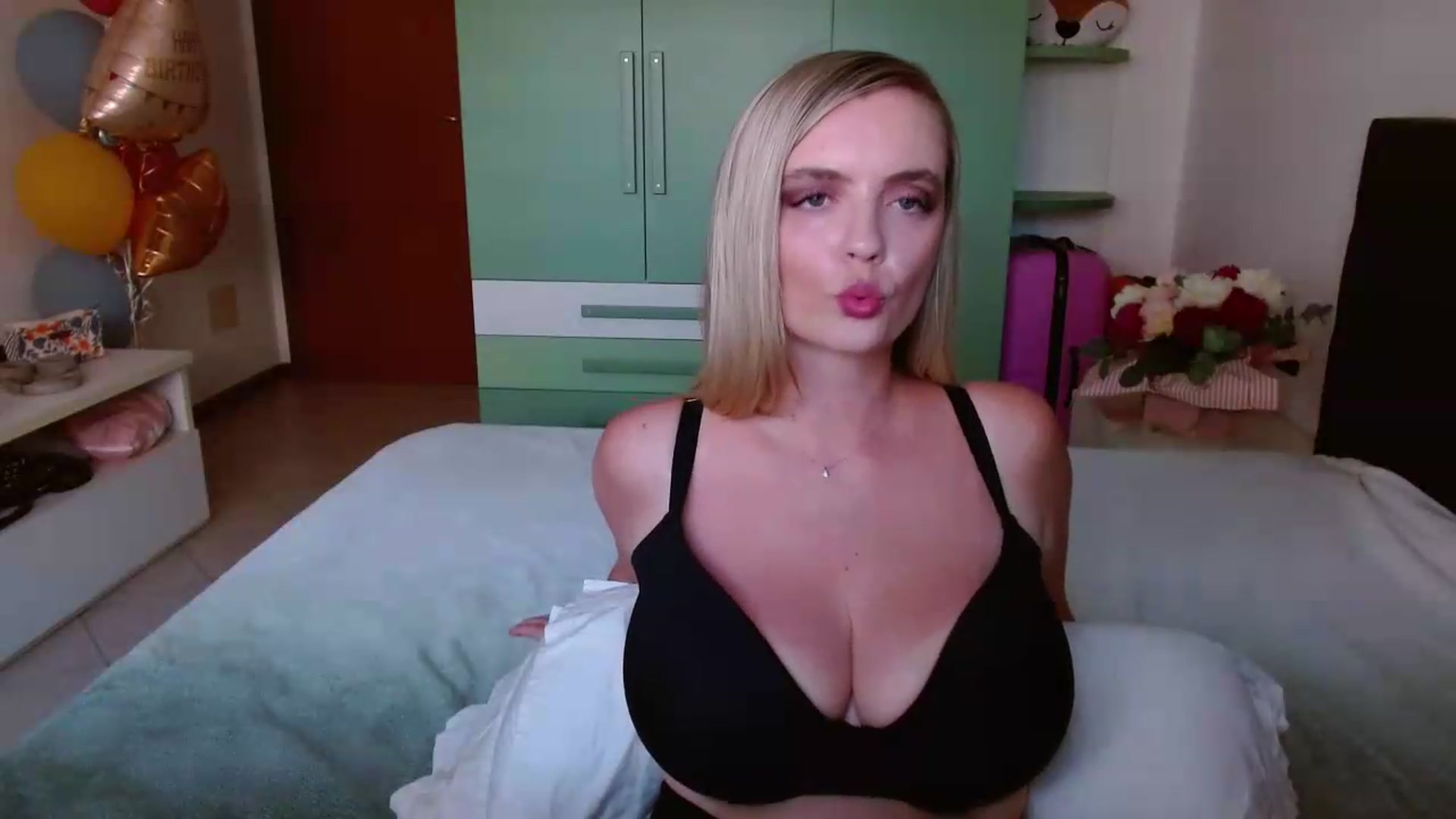 Gallery image thumbnail from MissAura's myfreecams stream on, 05/28/2026, 16:13 image 7 of 20