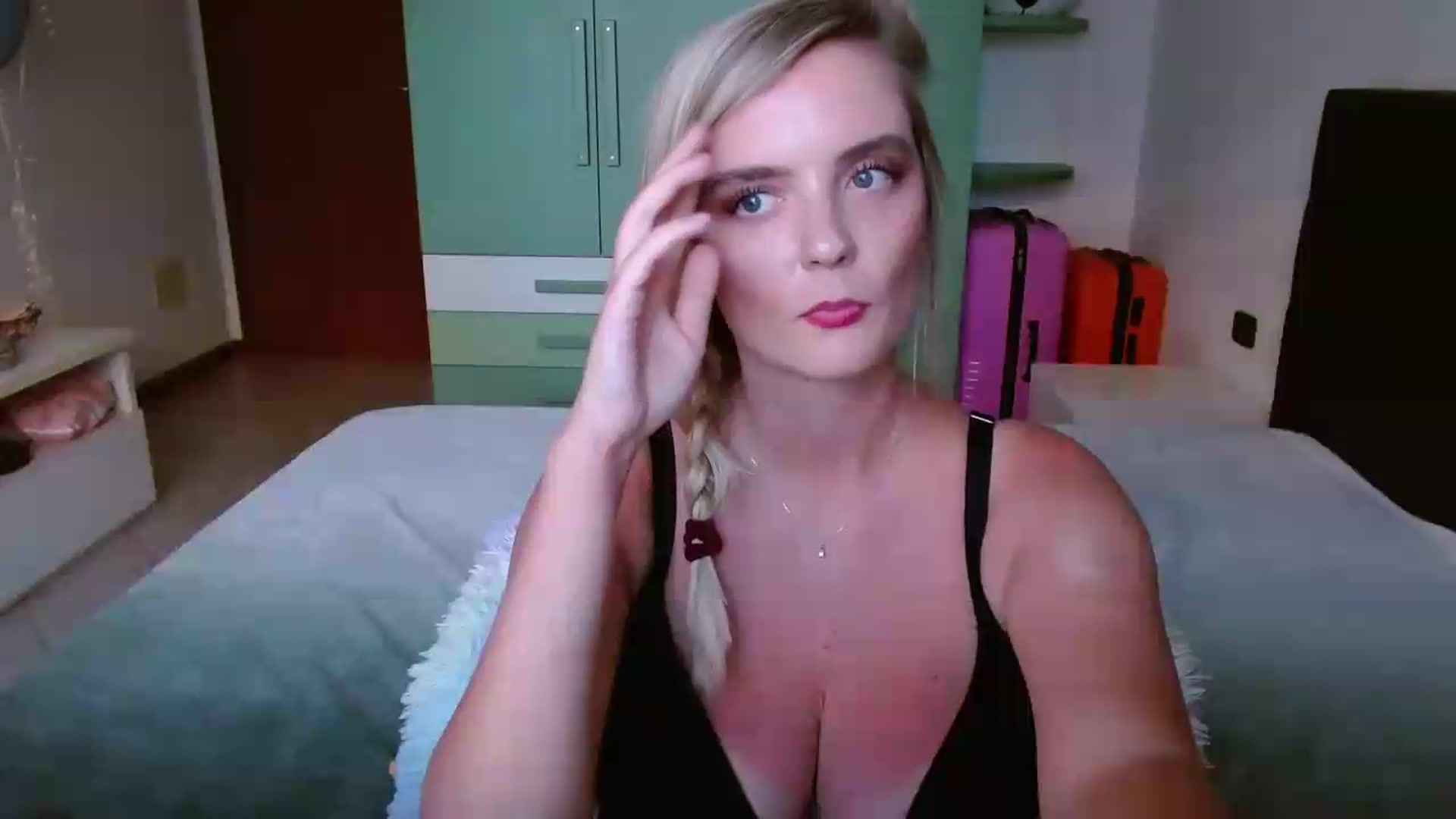 Gallery image thumbnail from MissAura's myfreecams stream on, 05/29/2026, 17:43 image 7 of 20