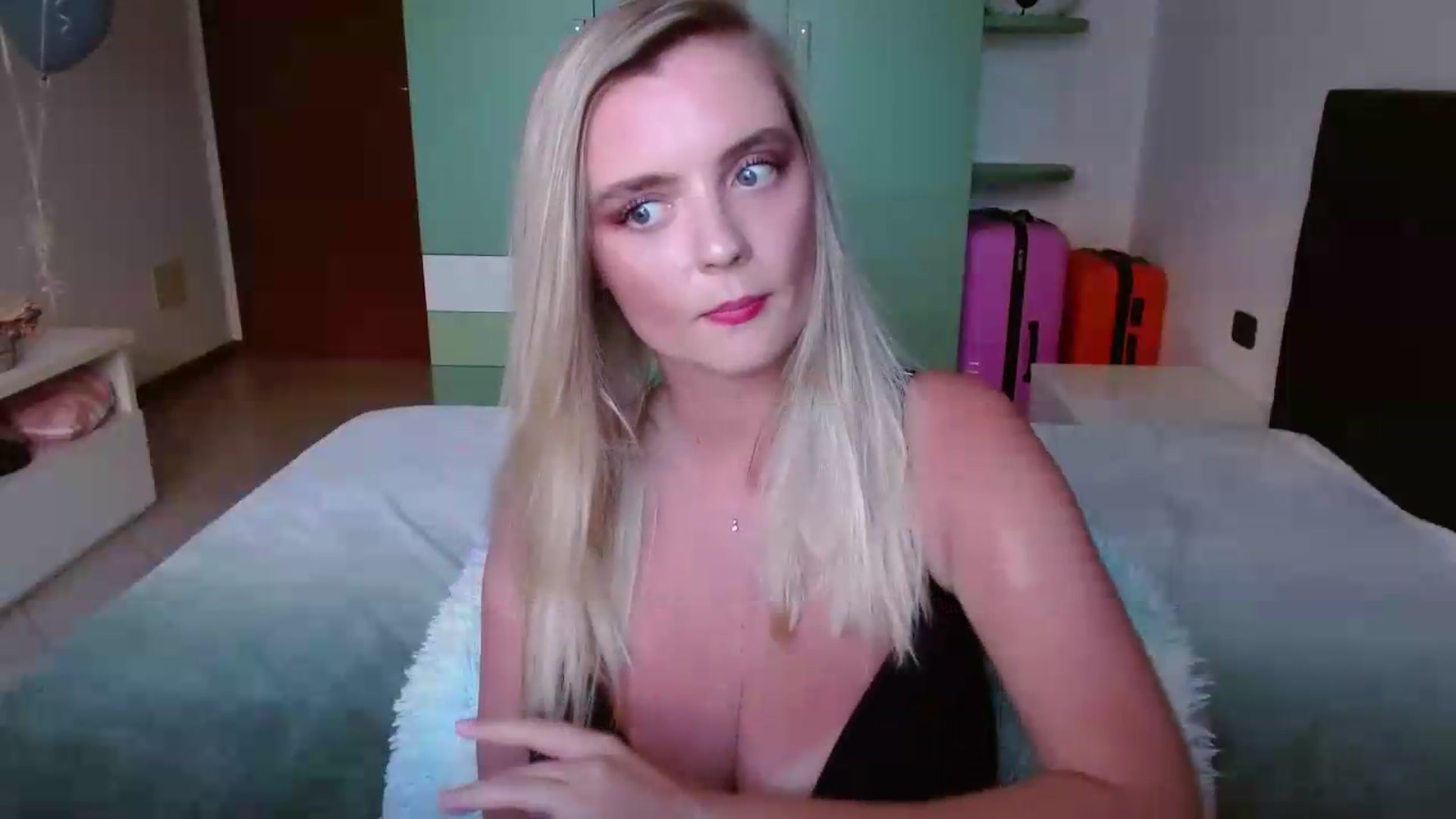 Gallery image thumbnail from MissAura's myfreecams stream on, 05/29/2026, 17:43 image 16 of 20