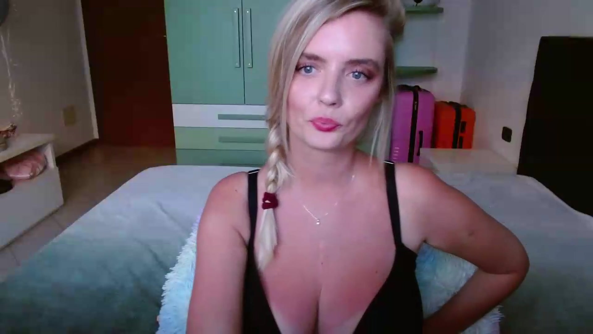 Gallery image thumbnail from MissAura's myfreecams stream on, 05/29/2026, 17:43 image 9 of 20