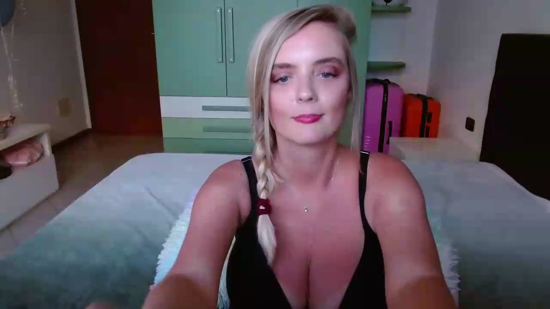 Gallery image thumbnail from MissAura's myfreecams stream on, 05/29/2026, 17:43 image 14 of 20
