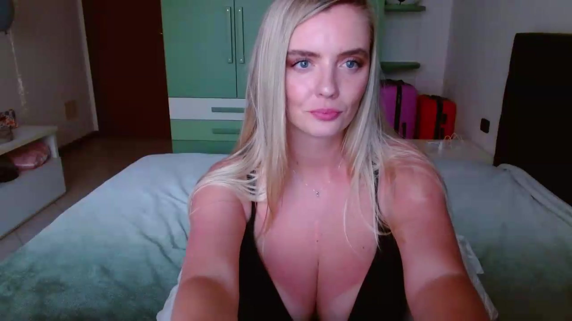 Gallery image thumbnail from MissAura's myfreecams stream on, 05/30/2026, 18:16 image 17 of 20