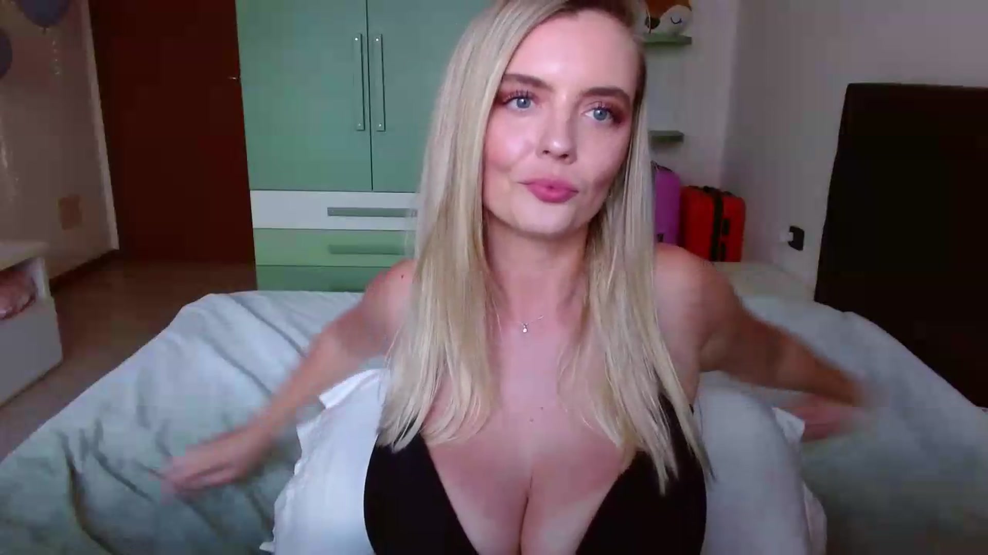 Gallery image thumbnail from MissAura's myfreecams stream on, 06/05/2026, 14:20 image 13 of 20