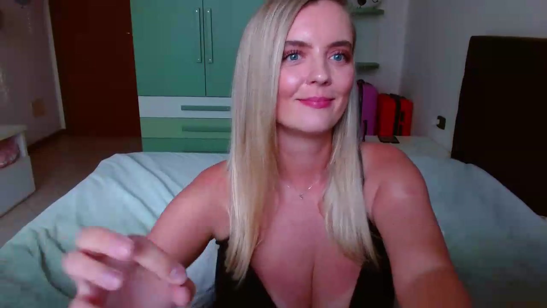 Gallery image thumbnail from MissAura's myfreecams stream on, 06/05/2026, 14:20 image 17 of 20