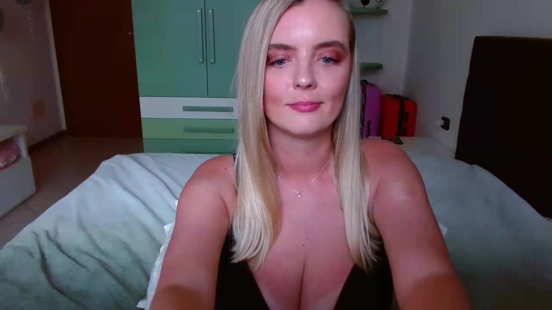 Gallery image thumbnail from MissAura's myfreecams stream on, 06/05/2026, 14:20 image 16 of 20