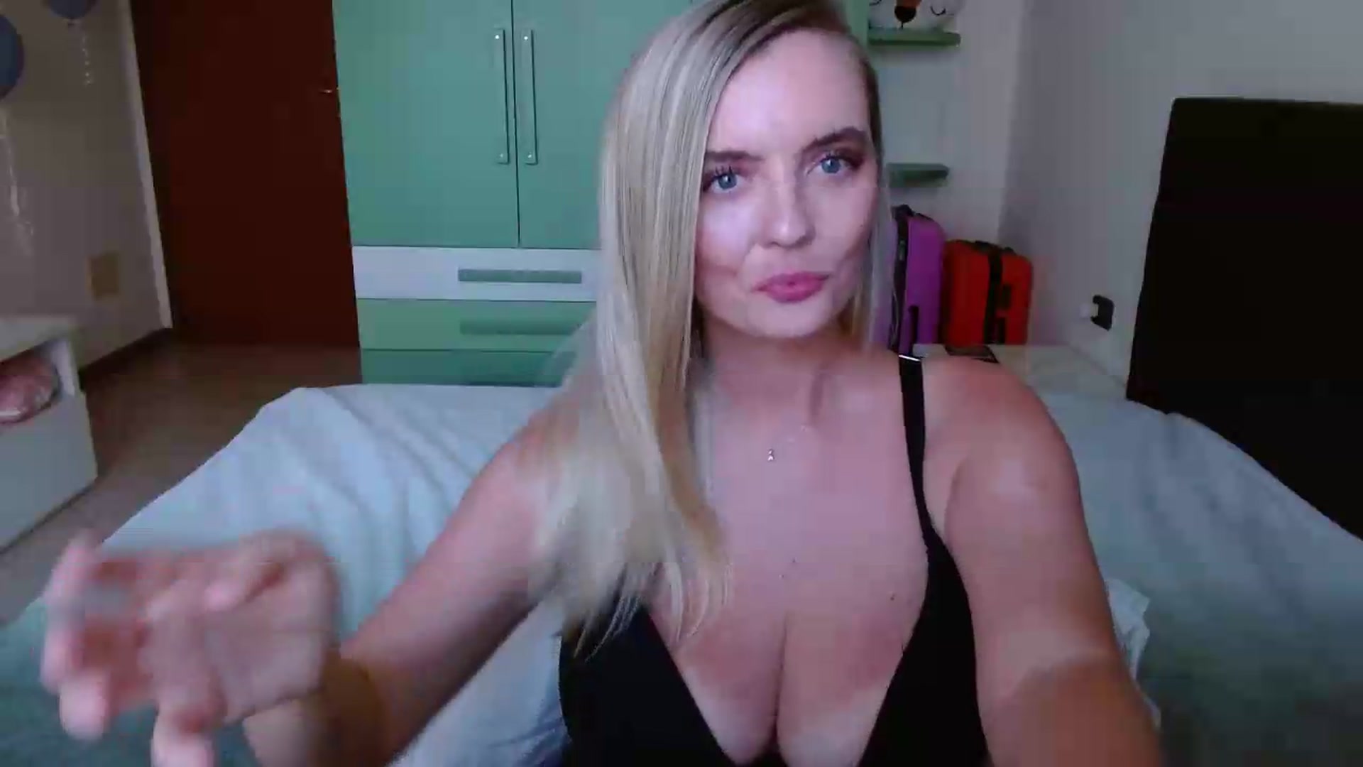 Gallery image thumbnail from MissAura's myfreecams stream on, 06/05/2026, 14:20 image 9 of 20