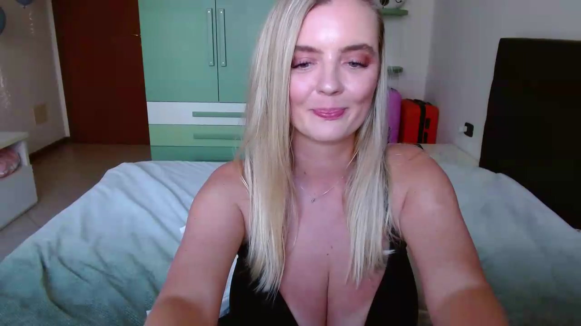 Gallery image thumbnail from MissAura's myfreecams stream on, 06/05/2026, 14:20 image 12 of 20